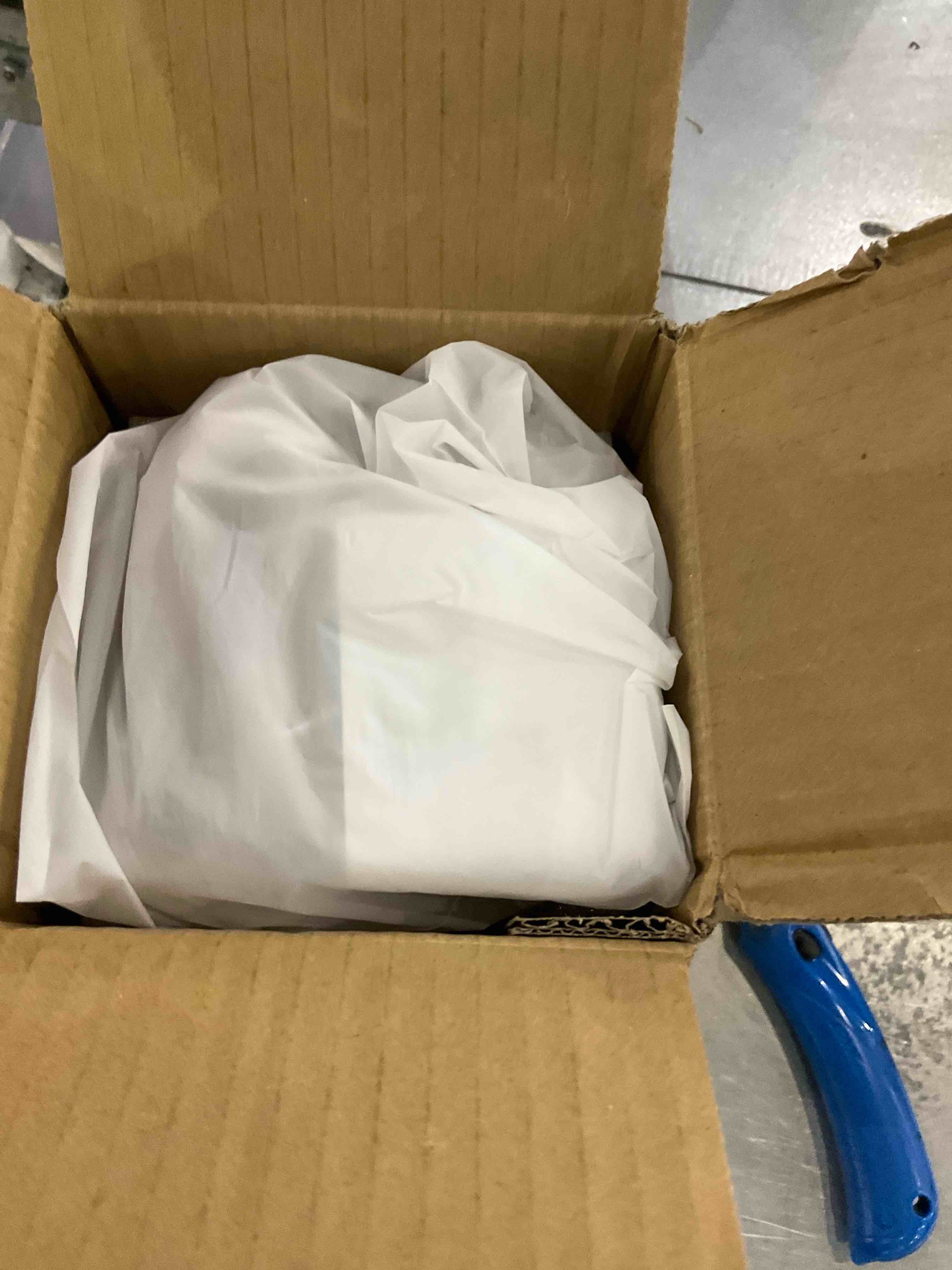 https://s3.amazonaws.com/lotting-images-prod/BargainHunt/EXS01337777_1712834904667.jpeg