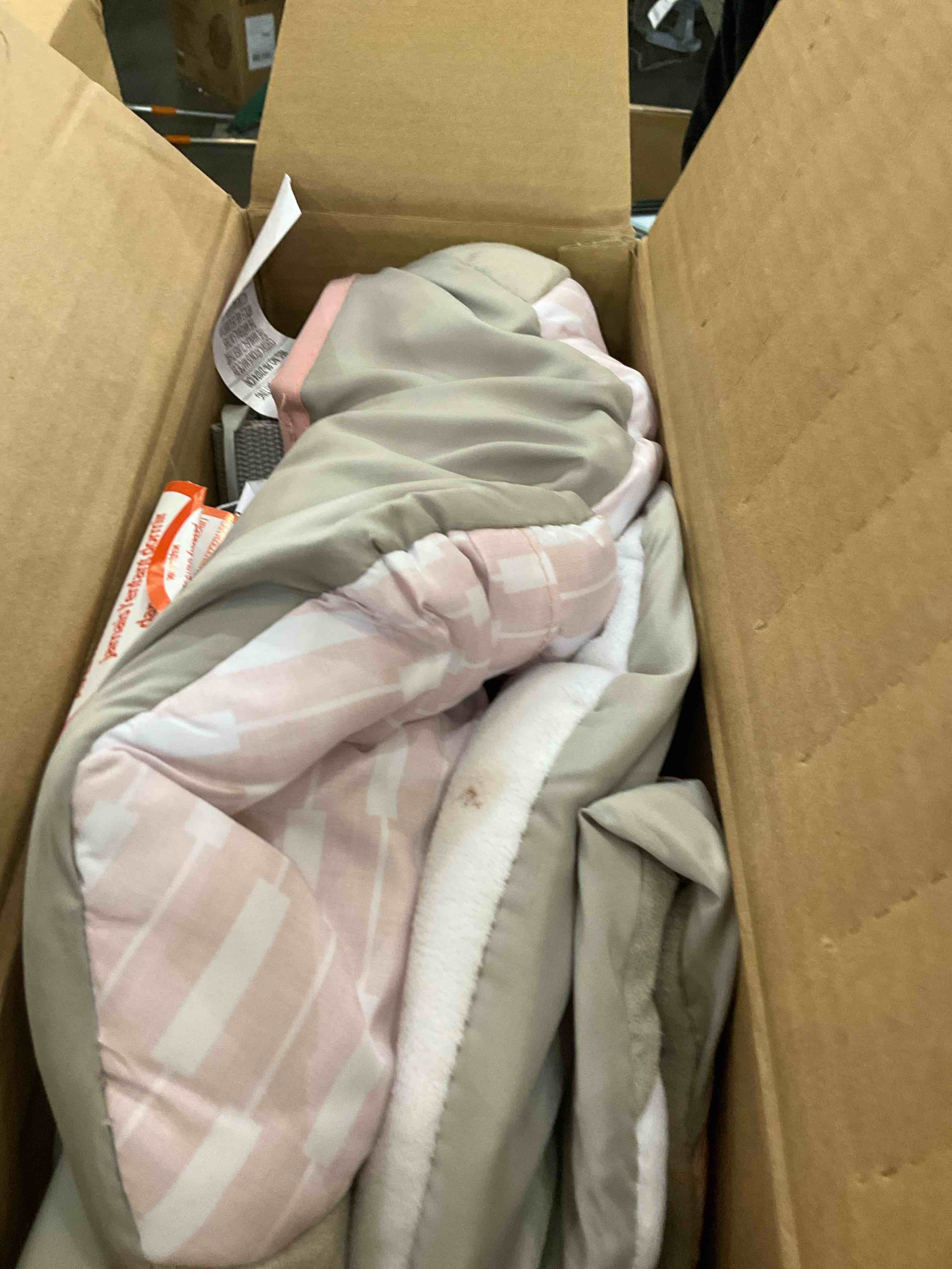 https://s3.amazonaws.com/lotting-images-prod/BargainHunt/EXS01337893_1712854047469.jpeg
