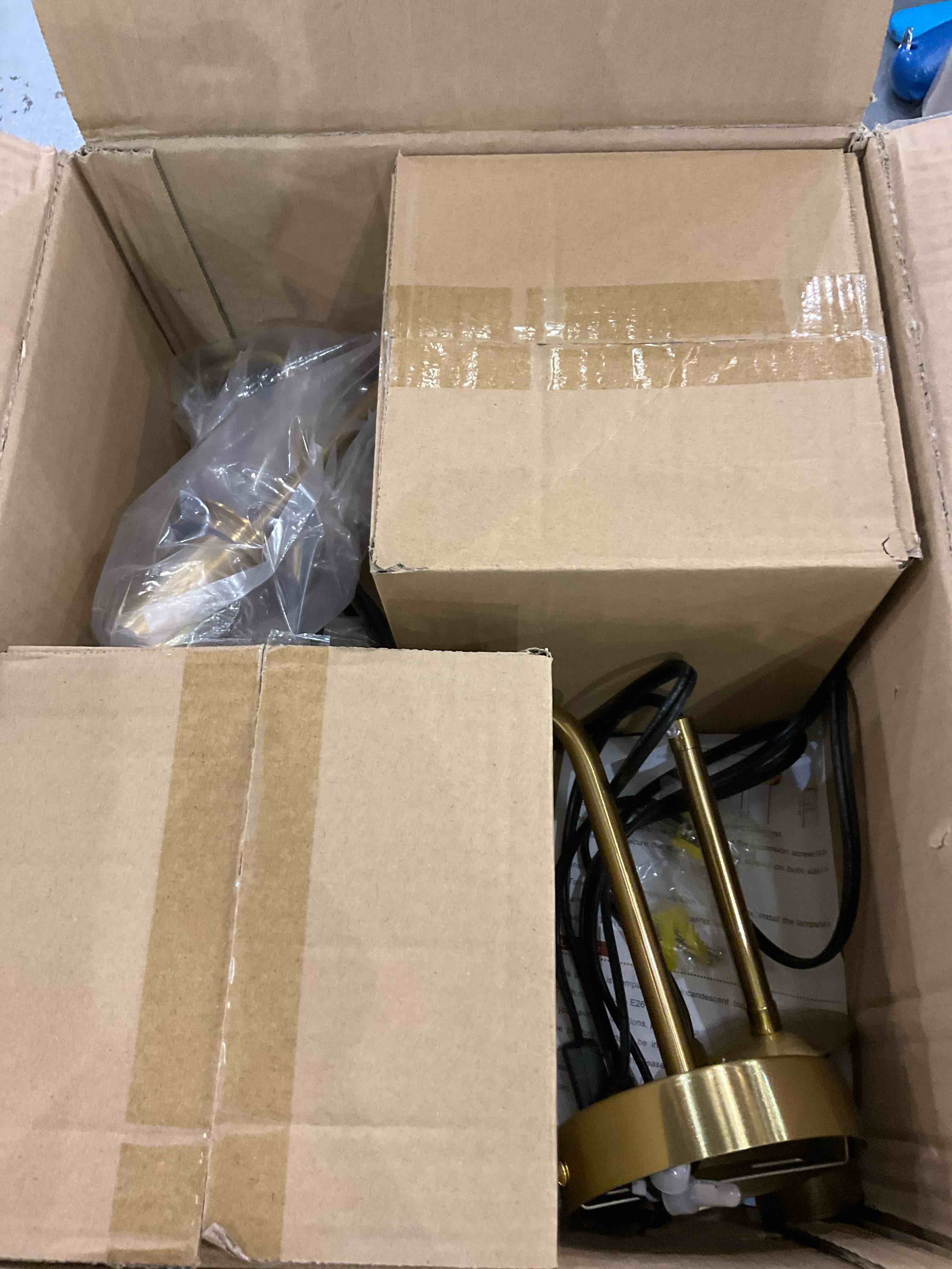 https://s3.amazonaws.com/lotting-images-prod/BargainHunt/EXS01337925_1712859775695.jpeg