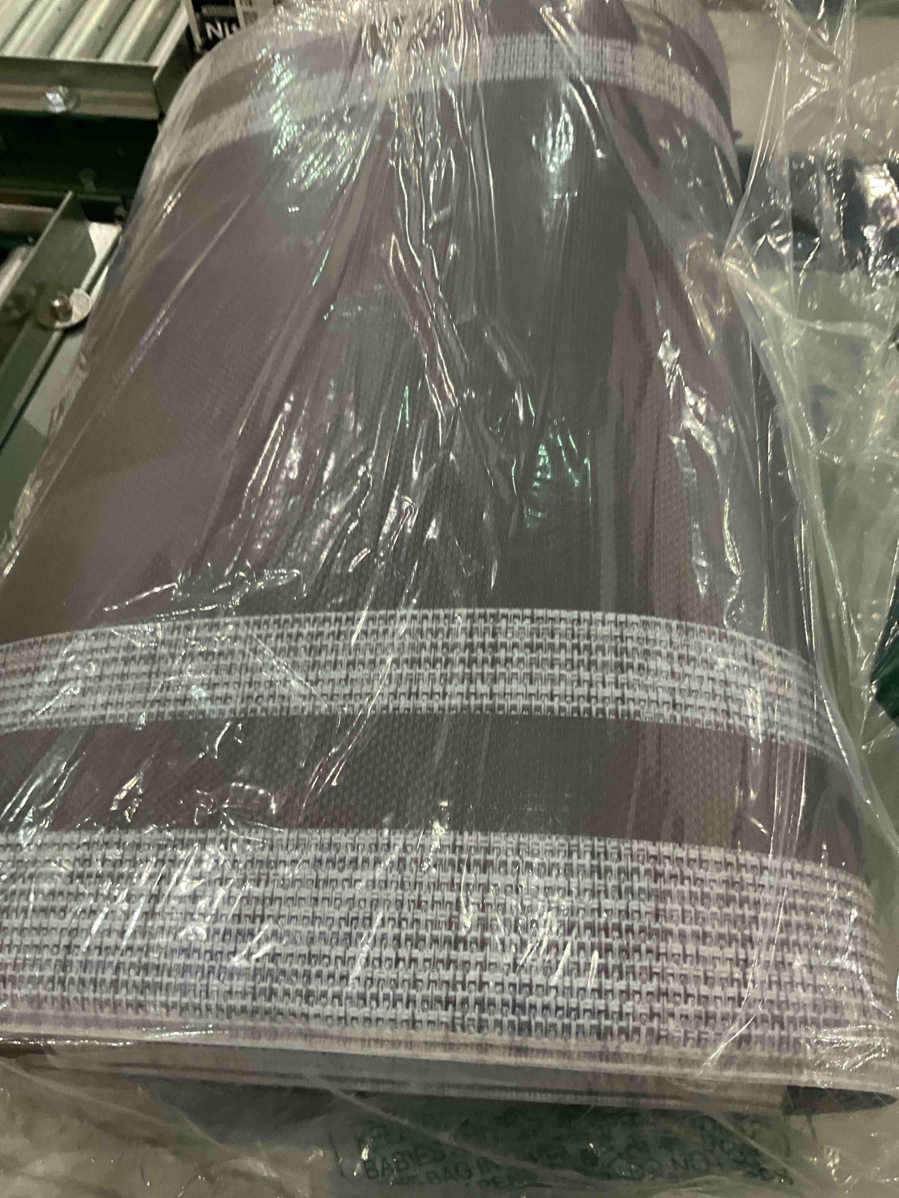 https://s3.amazonaws.com/lotting-images-prod/BargainHunt/EXS01338675_1713357094830.jpeg