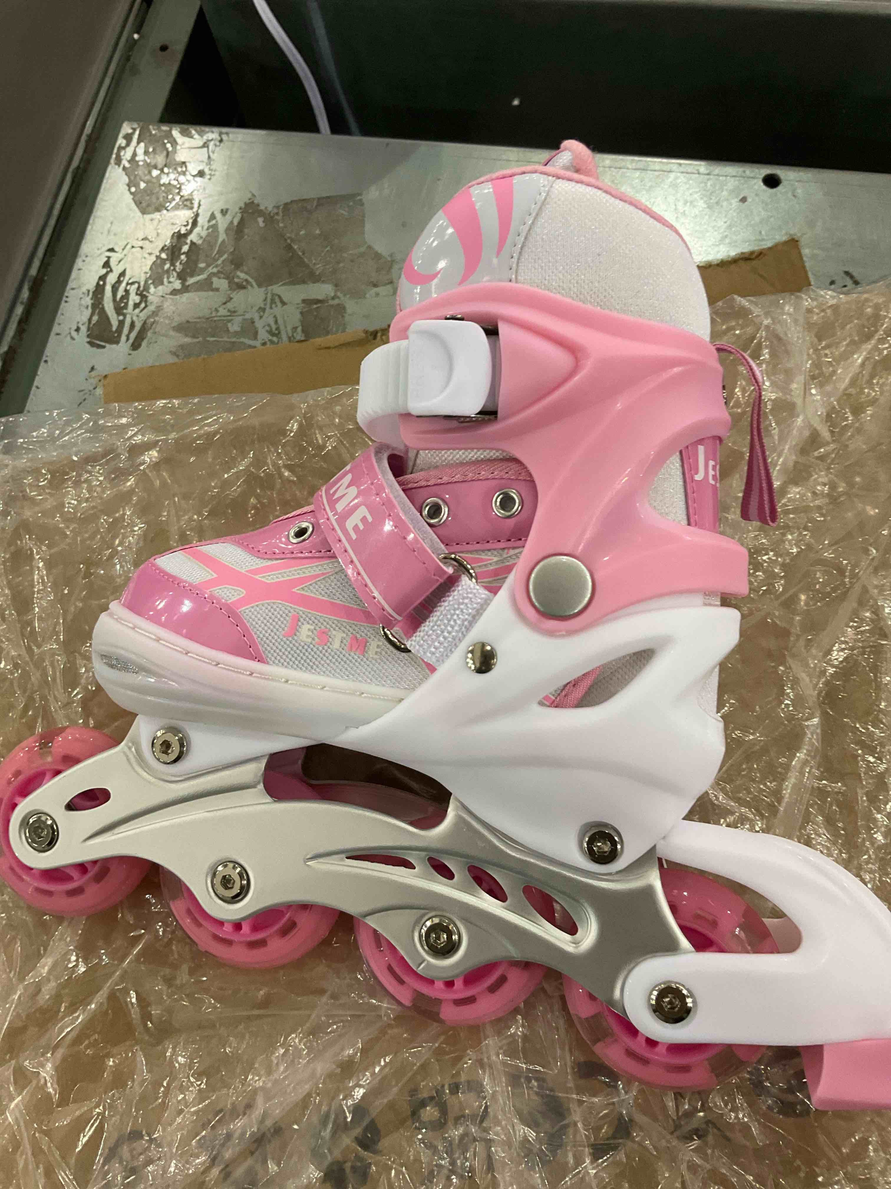 https://s3.amazonaws.com/lotting-images-prod/BargainHunt/EXS01339843_1714394537398.jpeg