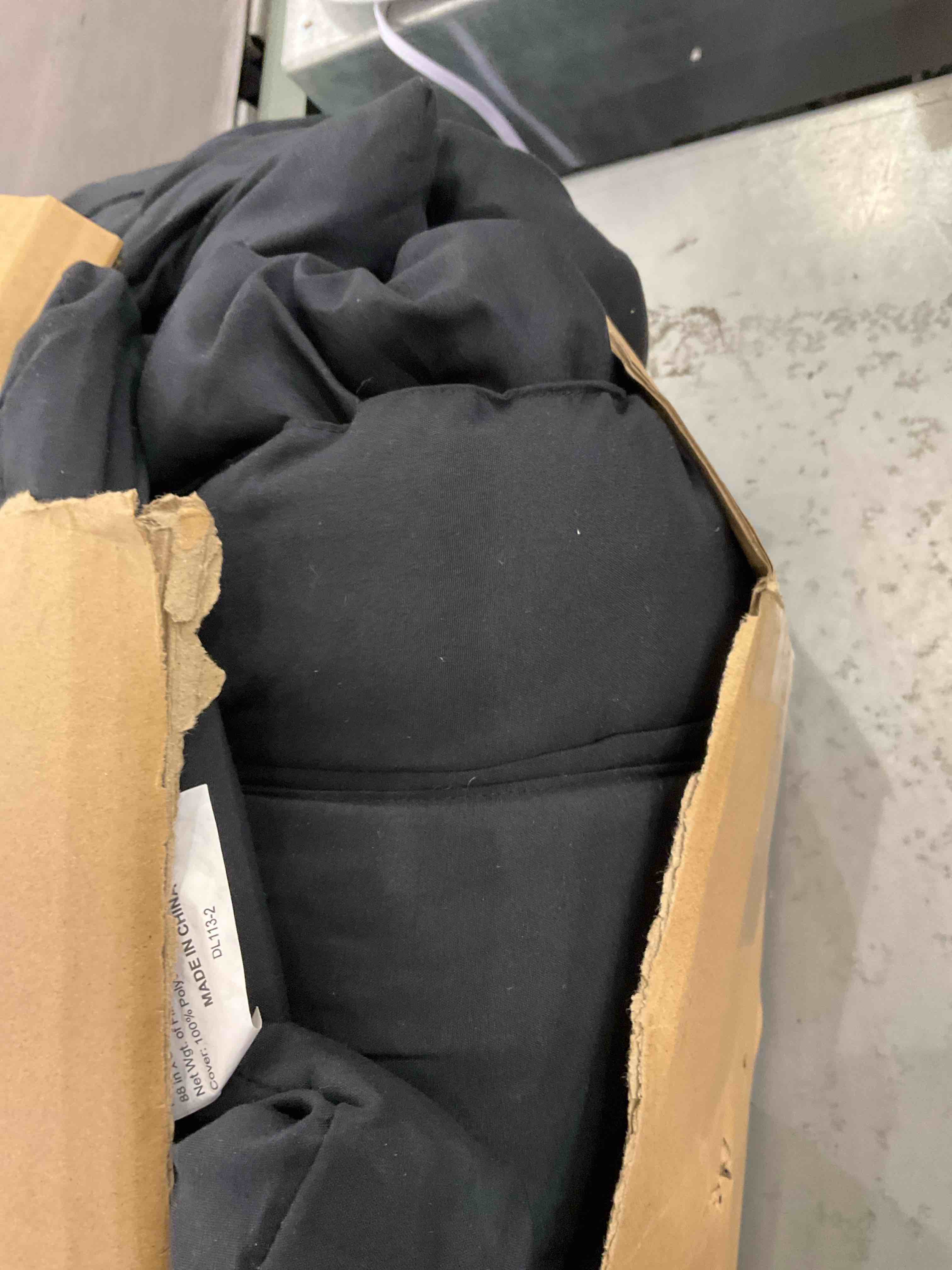 https://s3.amazonaws.com/lotting-images-prod/BargainHunt/EXS01339861_1714397960239.jpeg