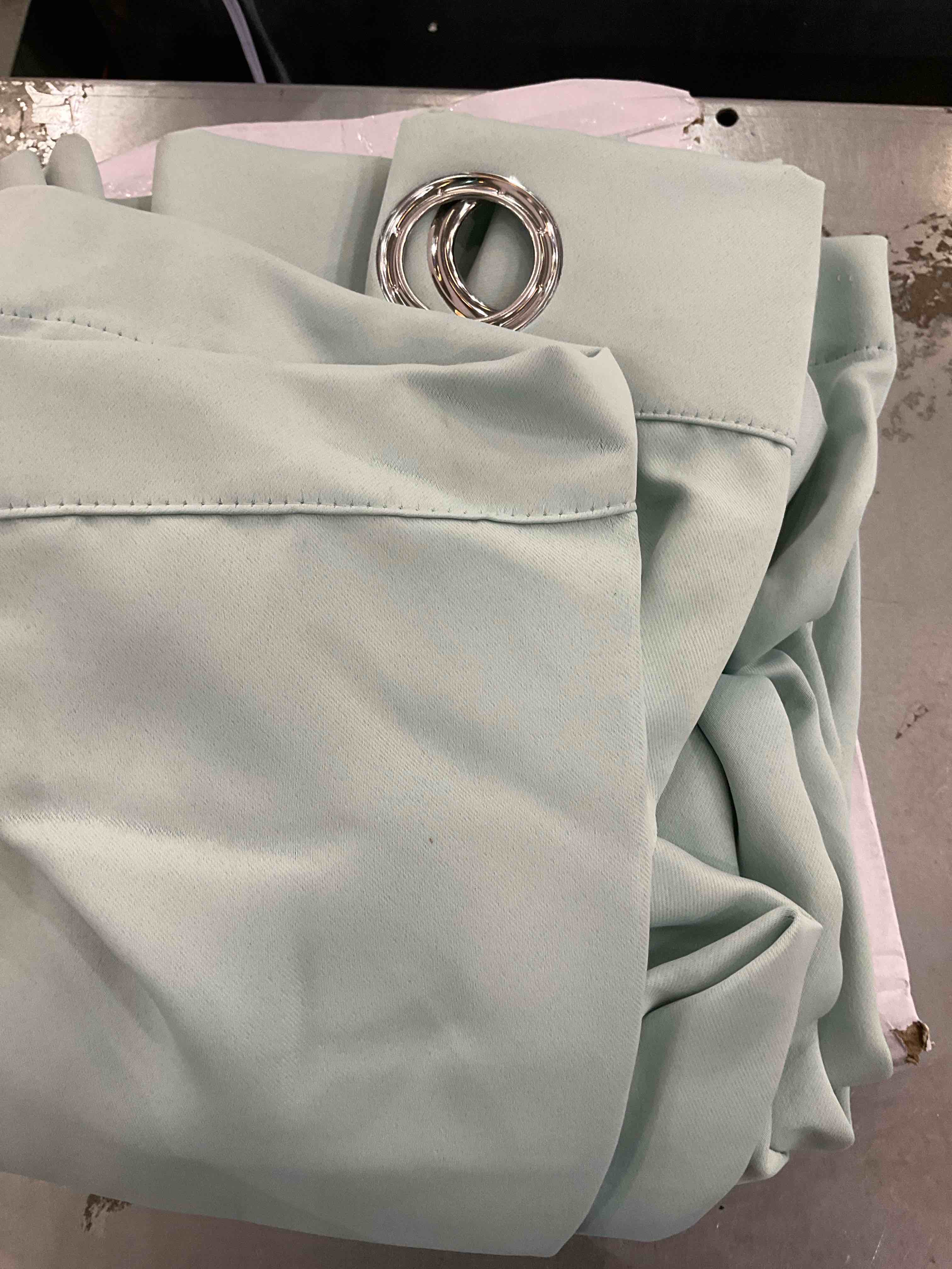 https://s3.amazonaws.com/lotting-images-prod/BargainHunt/EXS01339870_1714398838814.jpeg