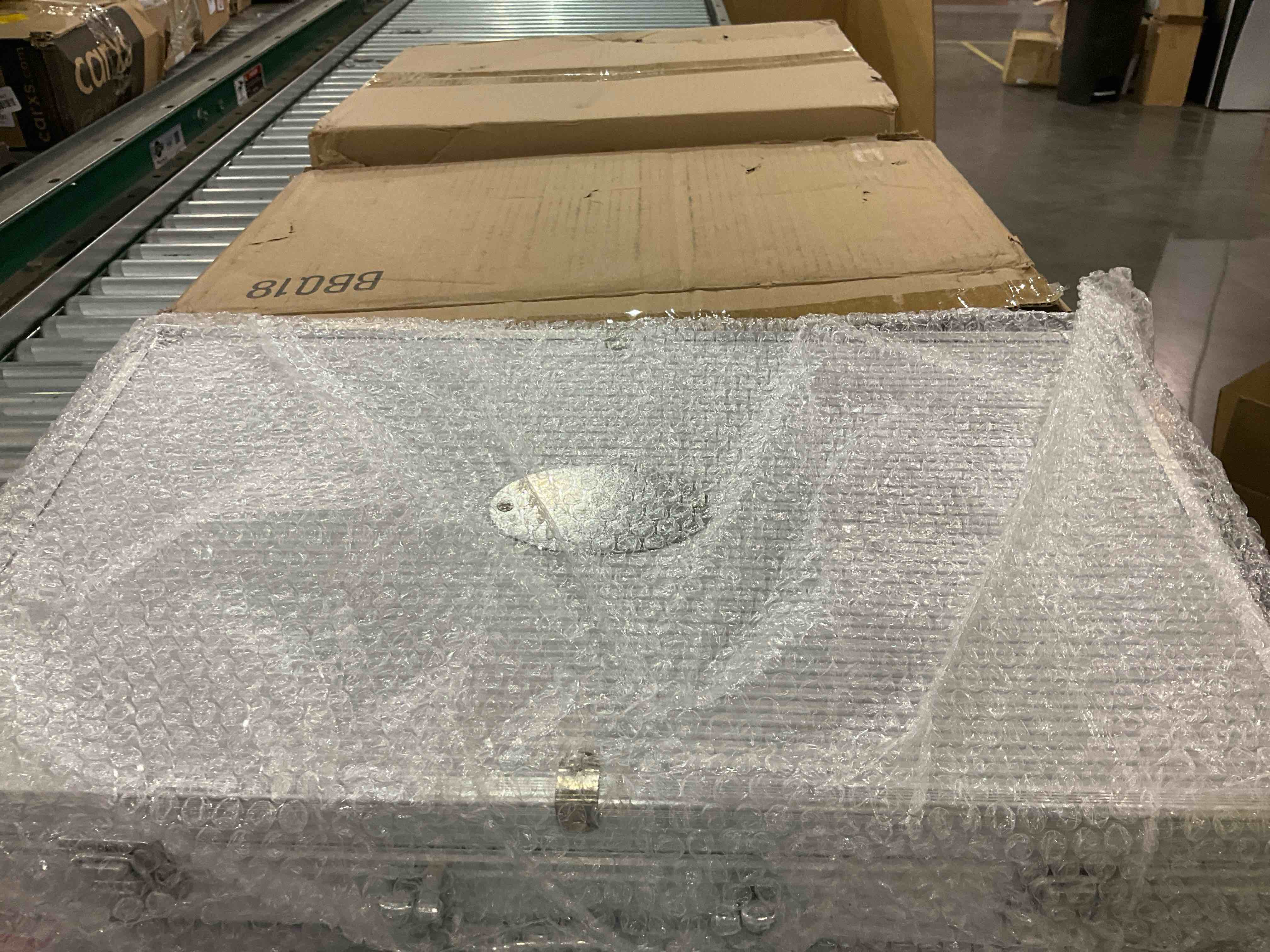 https://s3.amazonaws.com/lotting-images-prod/BargainHunt/EXS01339944_1714478157443.jpeg