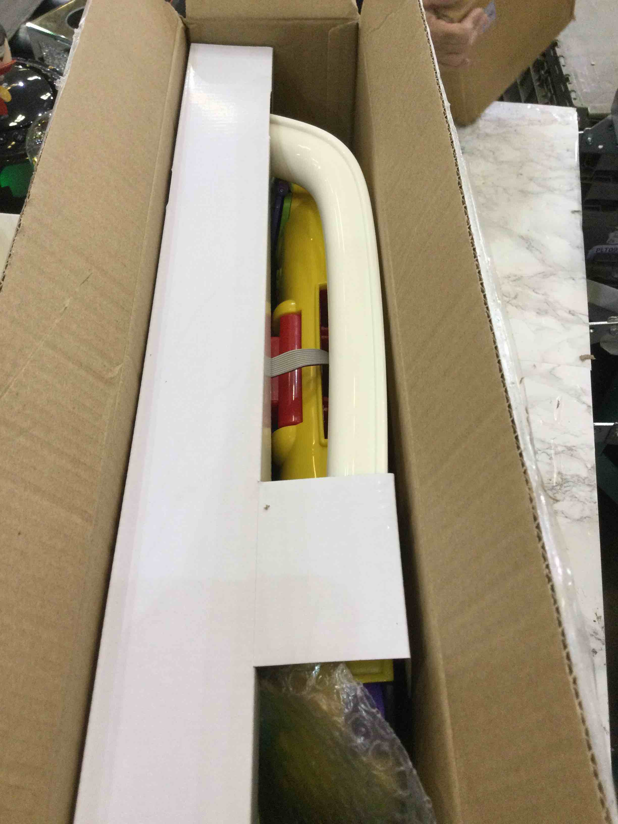 https://s3.amazonaws.com/lotting-images-prod/BargainHunt/EXS01340309_1711731092797.jpeg