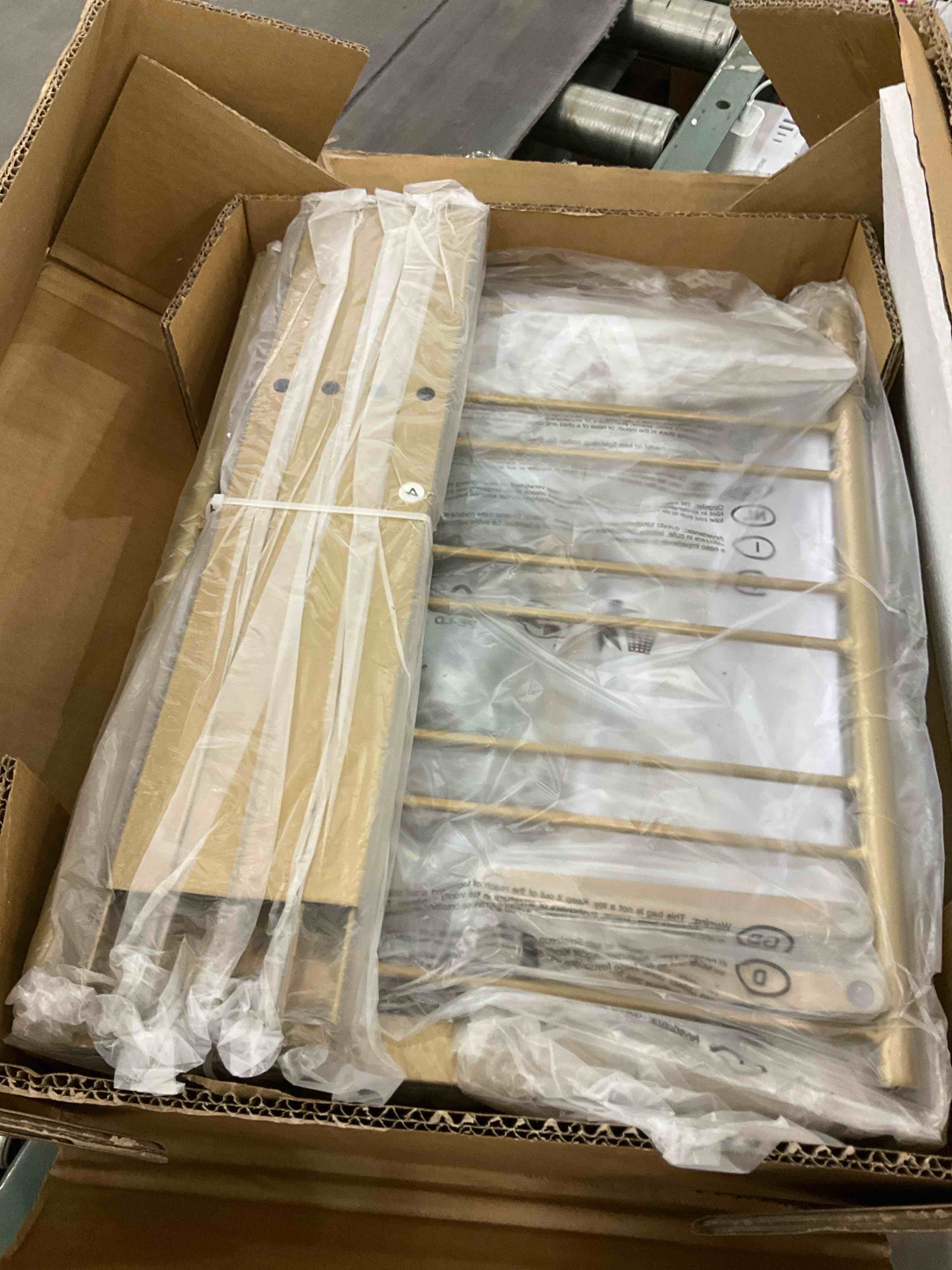 https://s3.amazonaws.com/lotting-images-prod/BargainHunt/EXS01340520_1711561857095.jpeg