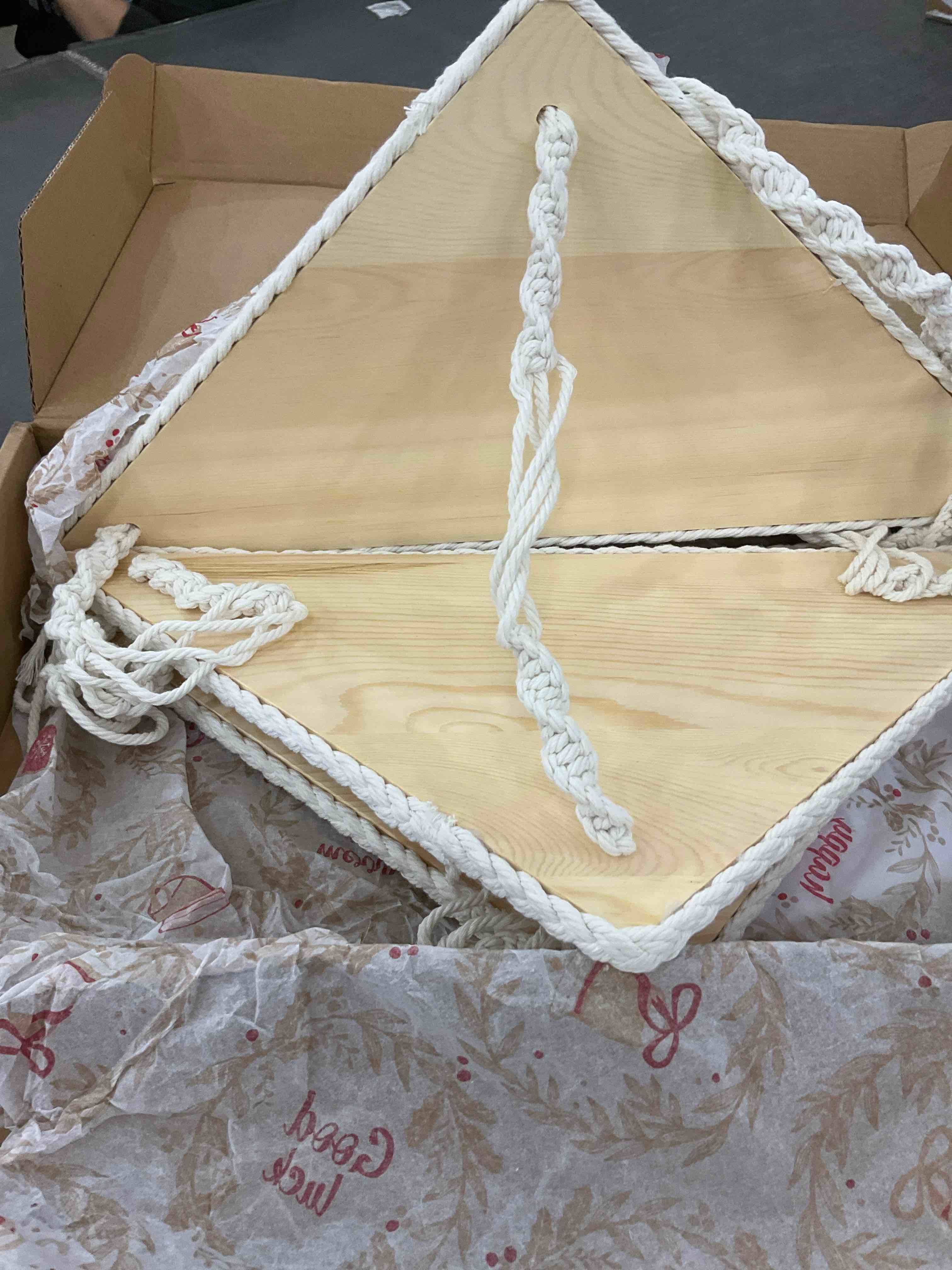 https://s3.amazonaws.com/lotting-images-prod/BargainHunt/EXS01340530_1711565444552.jpeg