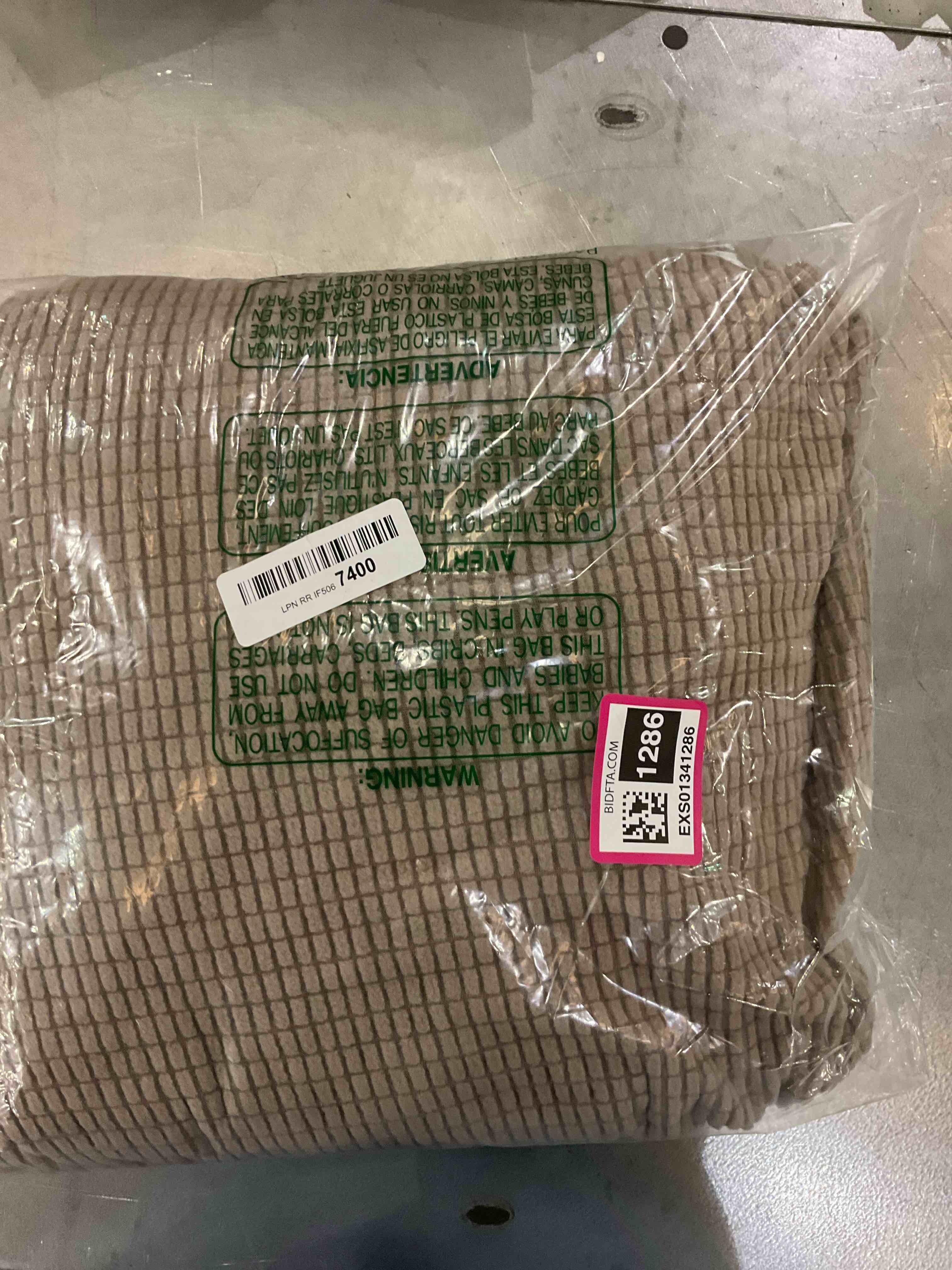 https://s3.amazonaws.com/lotting-images-prod/BargainHunt/EXS01341286_1711377023517.jpeg