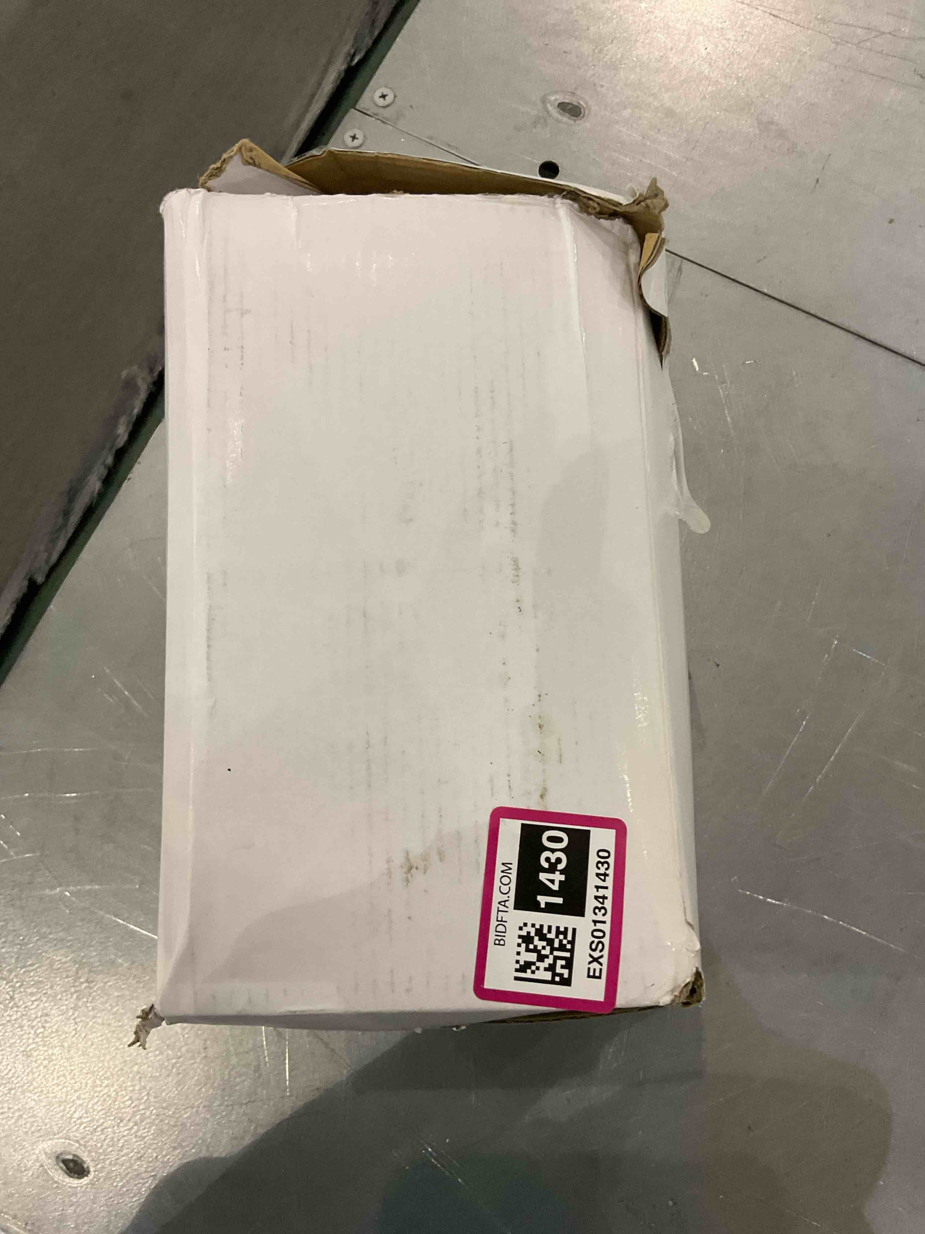 https://s3.amazonaws.com/lotting-images-prod/BargainHunt/EXS01341430_1711461117513.jpeg
