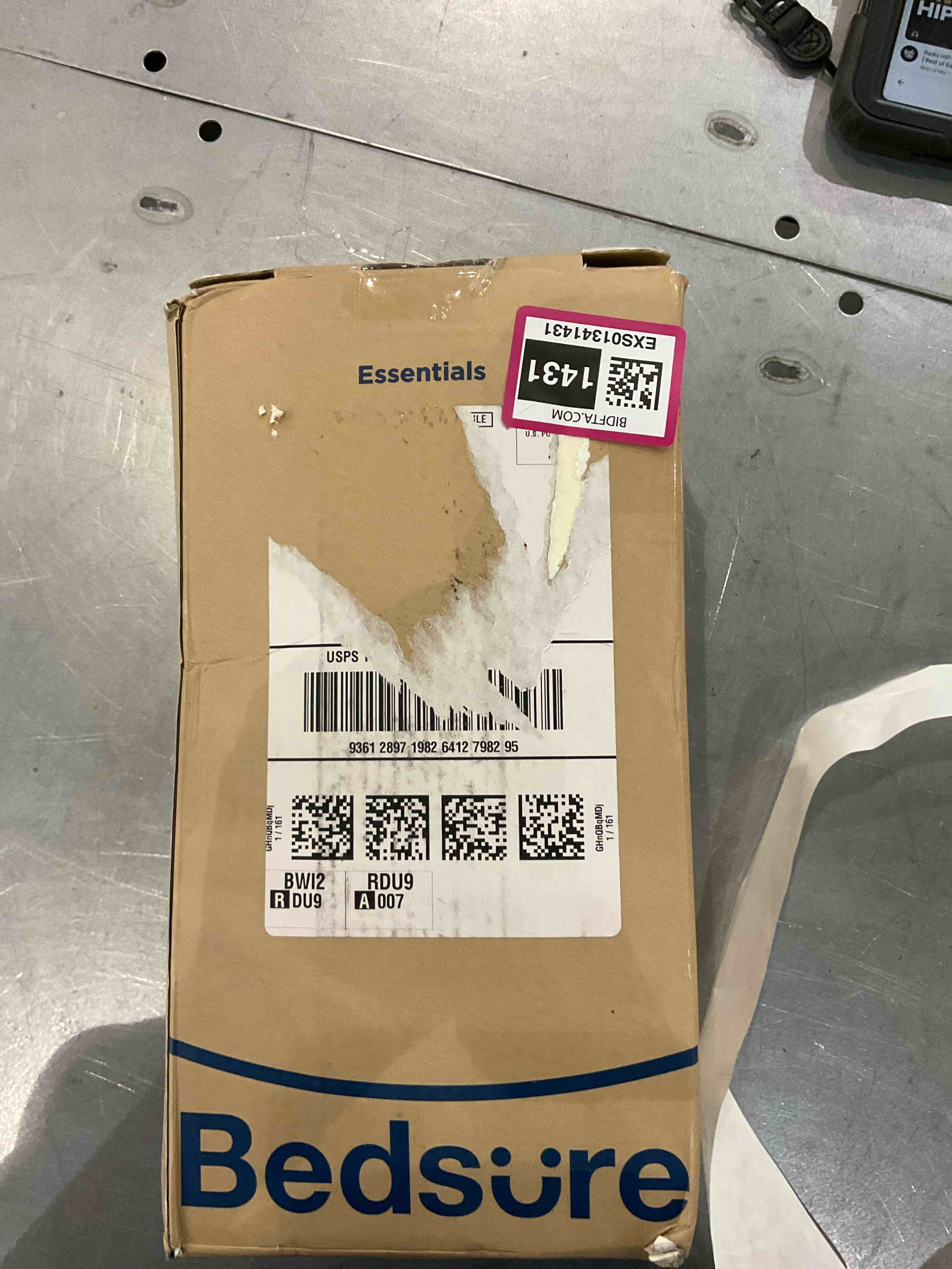 https://s3.amazonaws.com/lotting-images-prod/BargainHunt/EXS01341431_1711461163643.jpeg