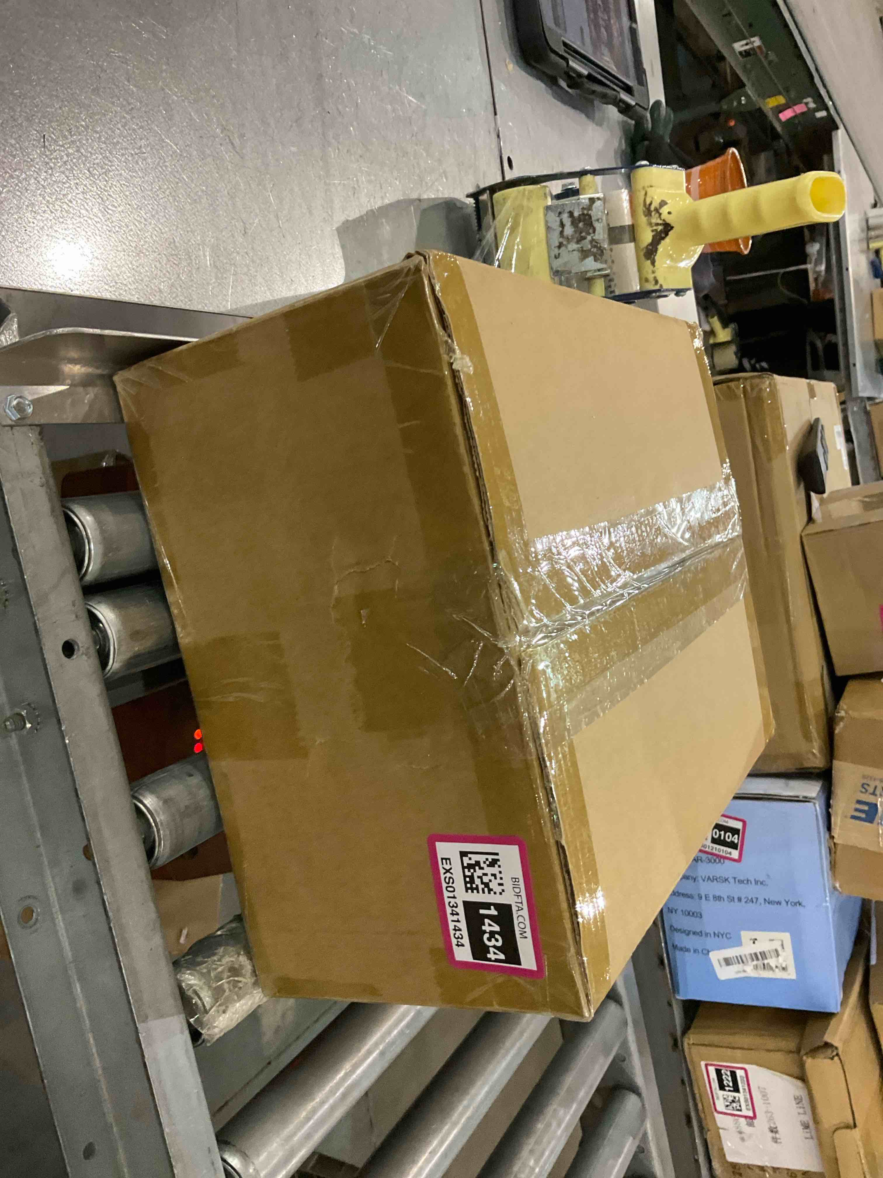 https://s3.amazonaws.com/lotting-images-prod/BargainHunt/EXS01341434_1711461468521.jpeg