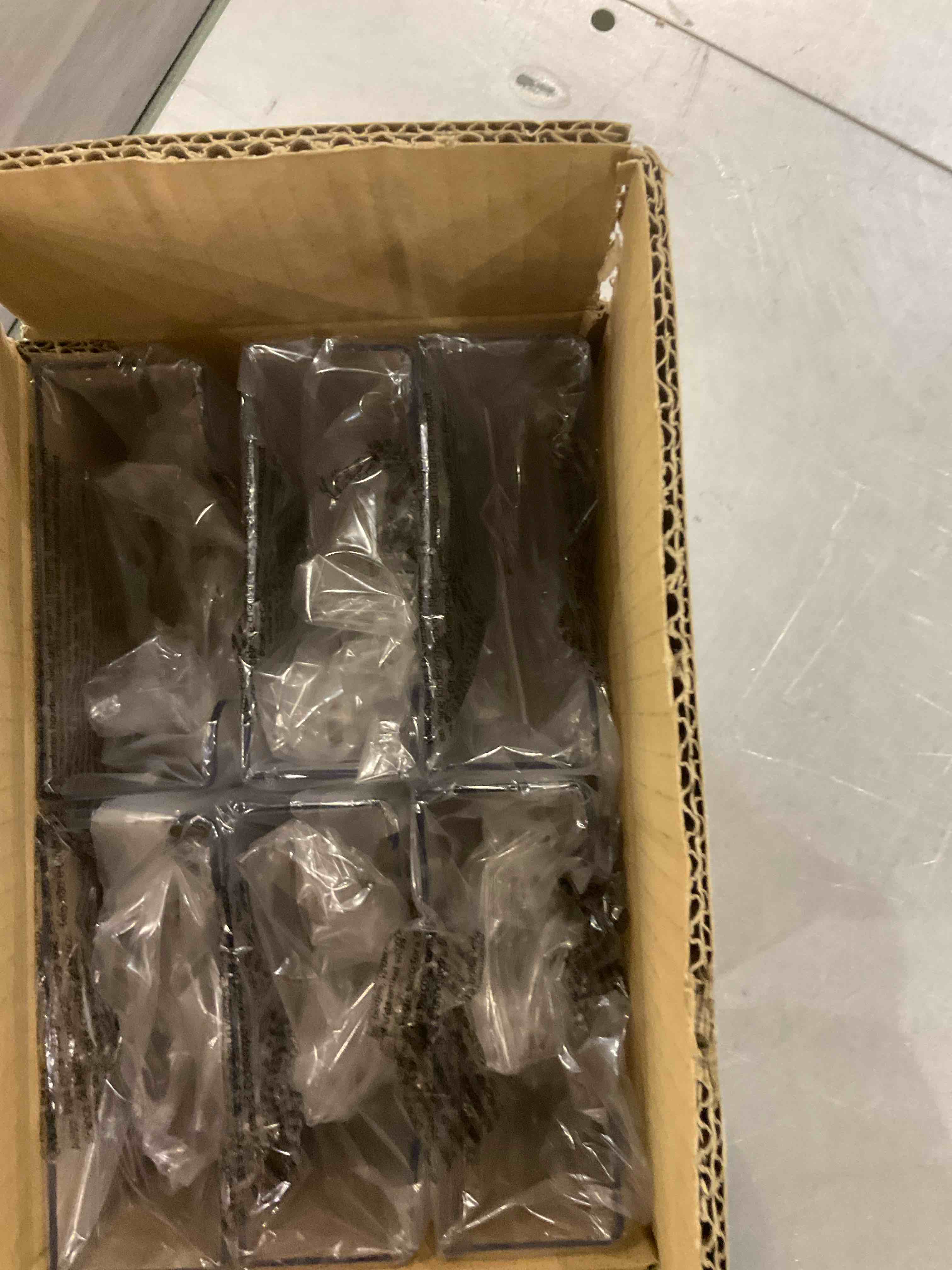 https://s3.amazonaws.com/lotting-images-prod/BargainHunt/EXS01341478_1711464990175.jpeg