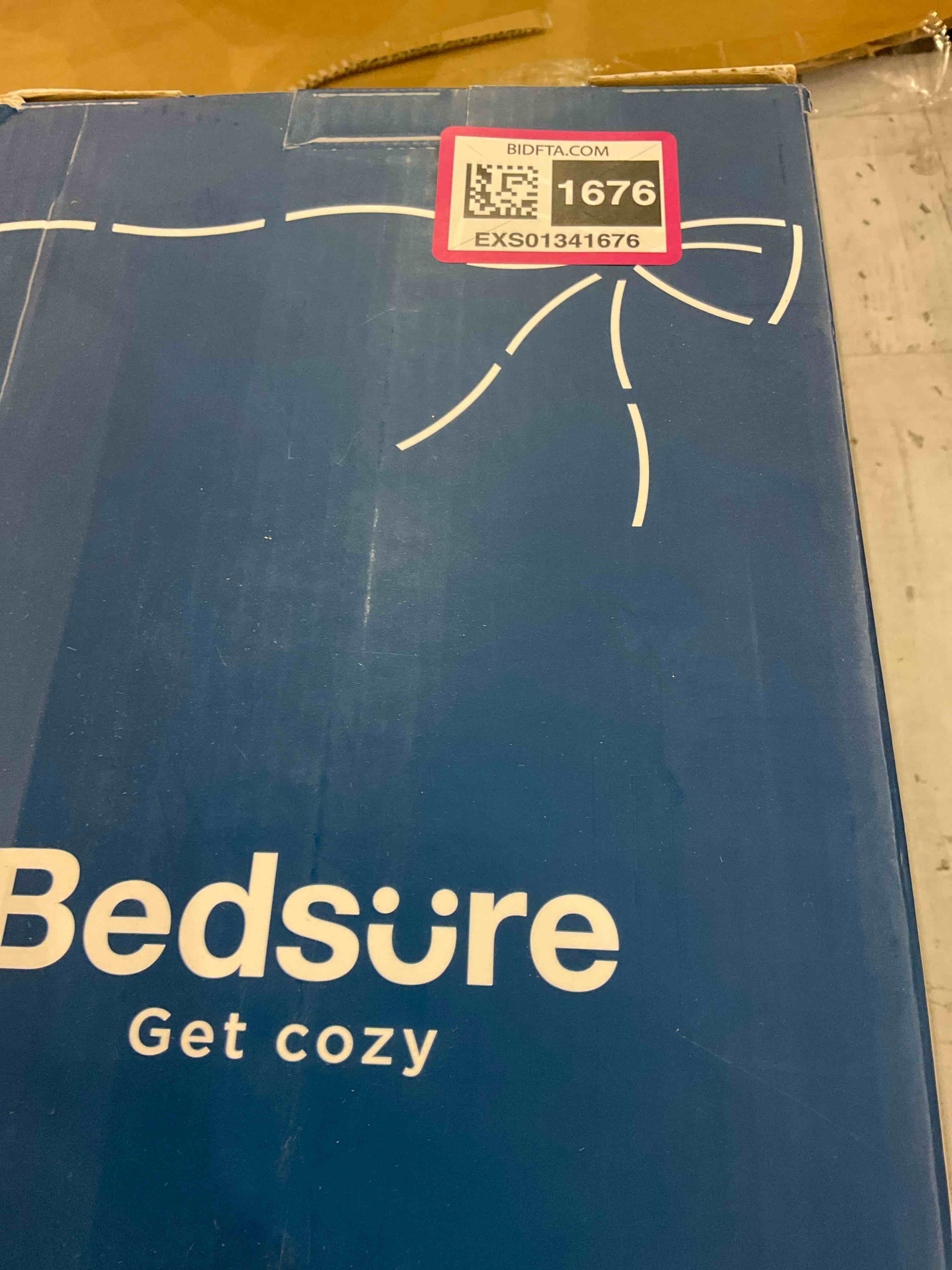 https://s3.amazonaws.com/lotting-images-prod/BargainHunt/EXS01341676_1711460497235.jpeg