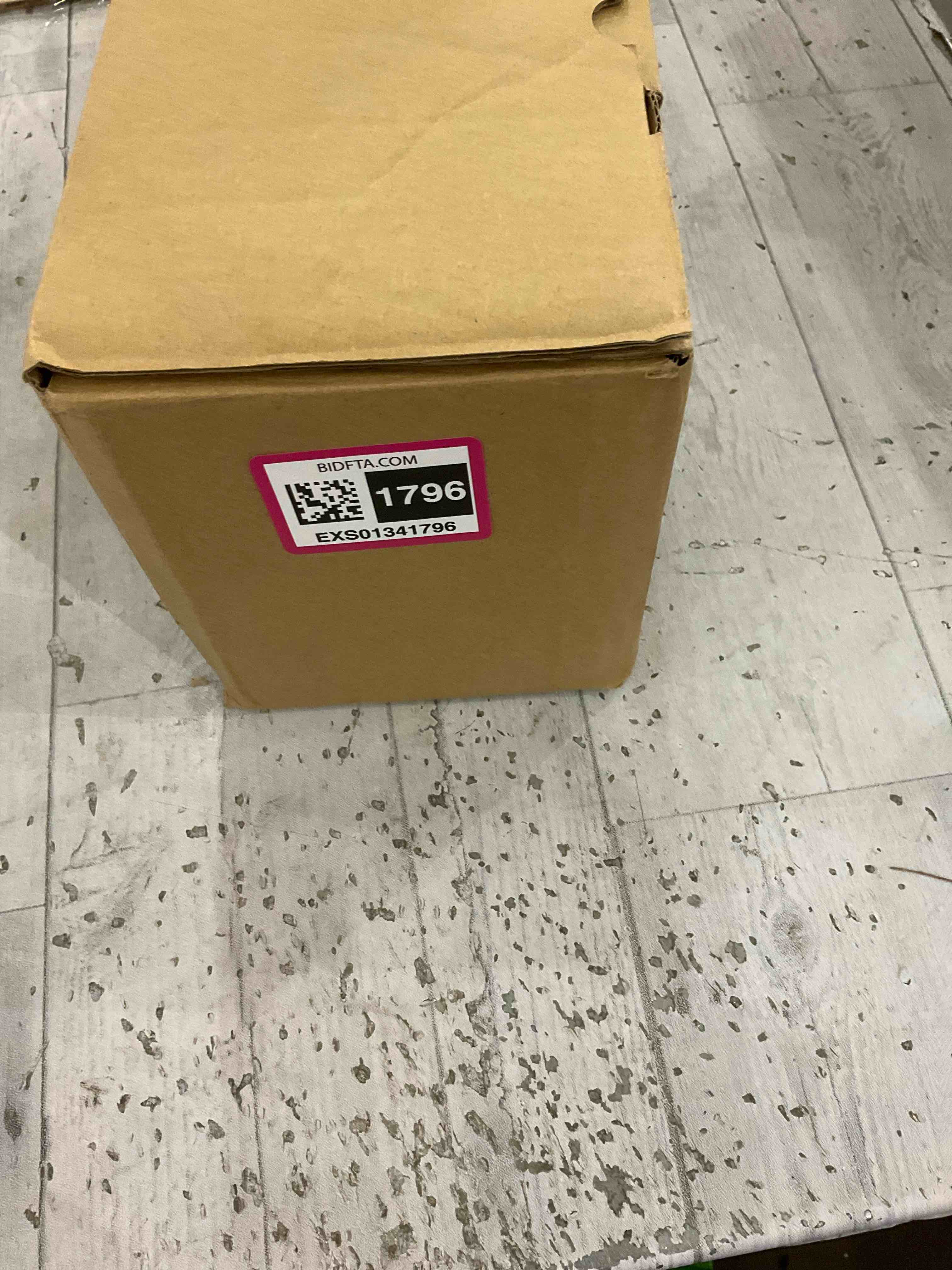 https://s3.amazonaws.com/lotting-images-prod/BargainHunt/EXS01341796_1711475478830.jpeg