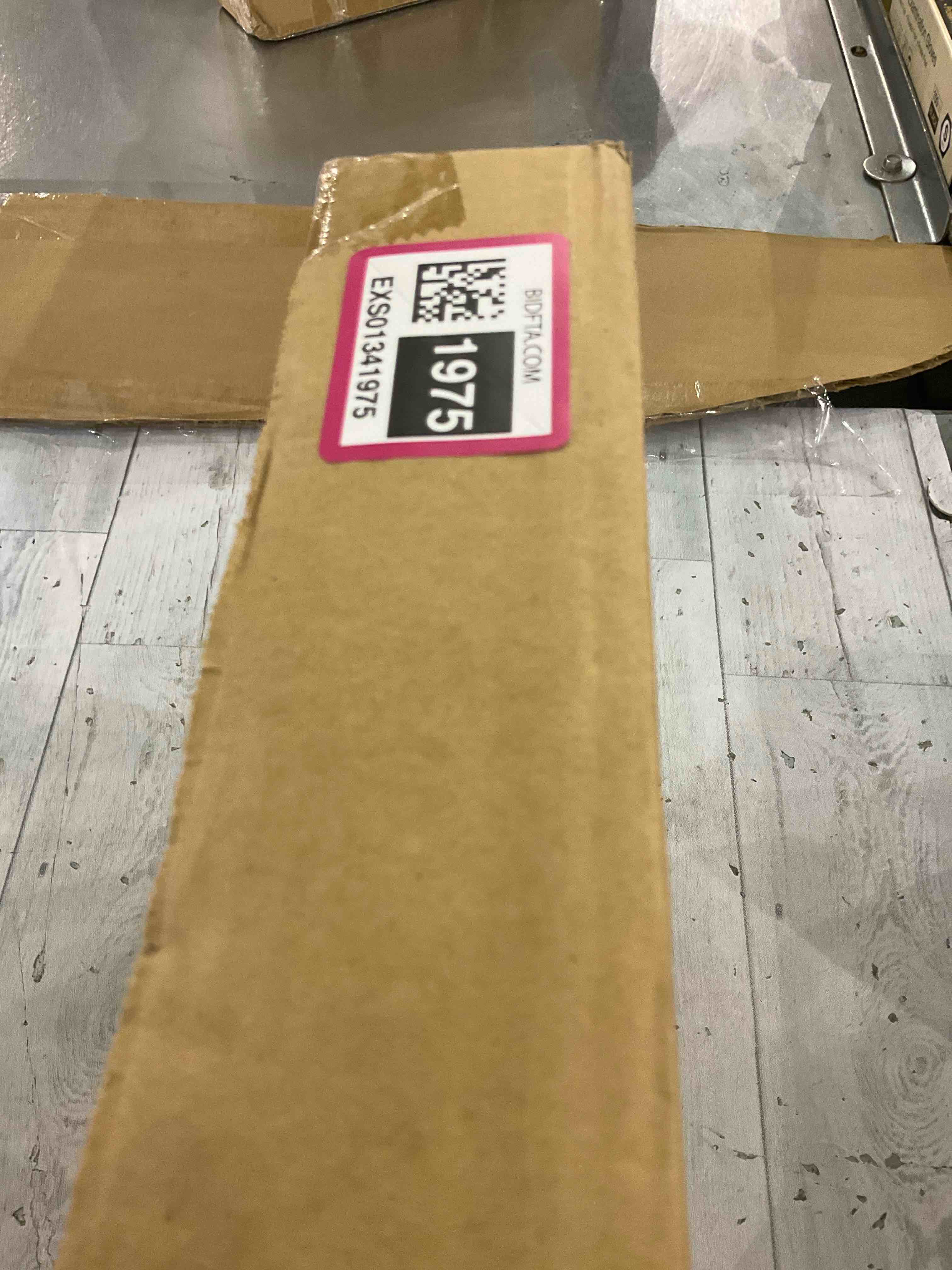 https://s3.amazonaws.com/lotting-images-prod/BargainHunt/EXS01341975_1711625772424.jpeg