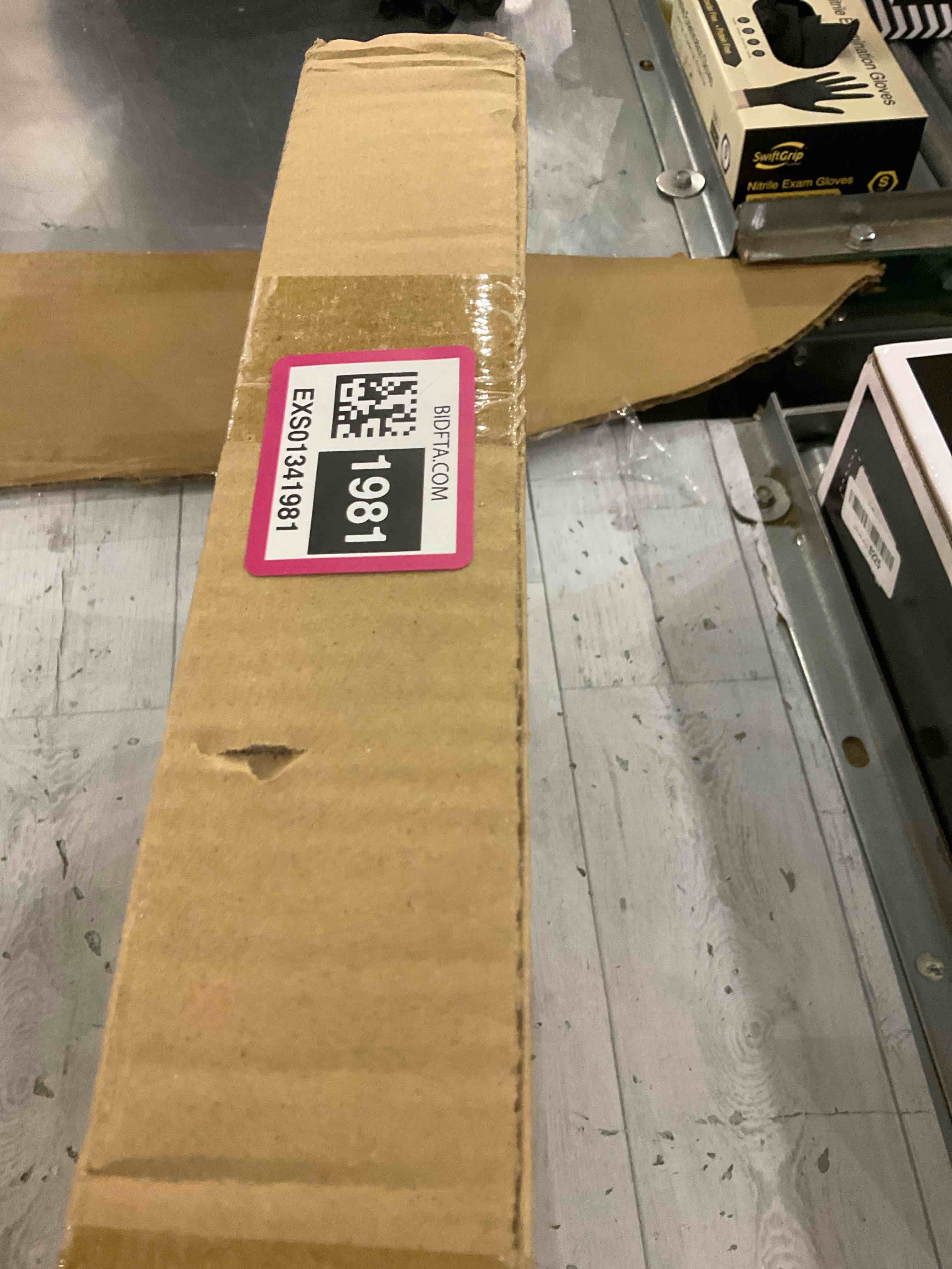 https://s3.amazonaws.com/lotting-images-prod/BargainHunt/EXS01341981_1711626322167.jpeg