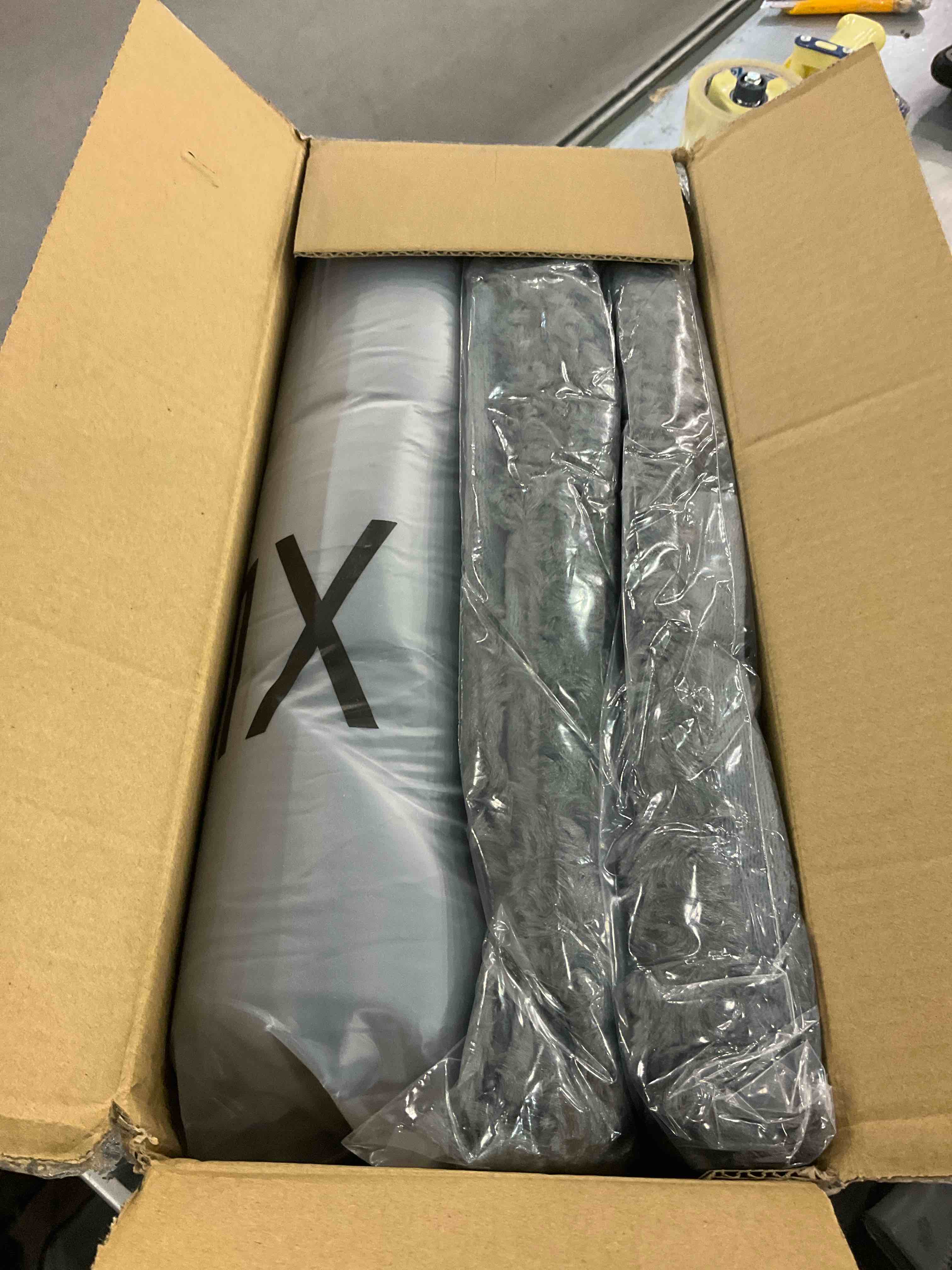 https://s3.amazonaws.com/lotting-images-prod/BargainHunt/EXS01342376_1712750712655.jpeg