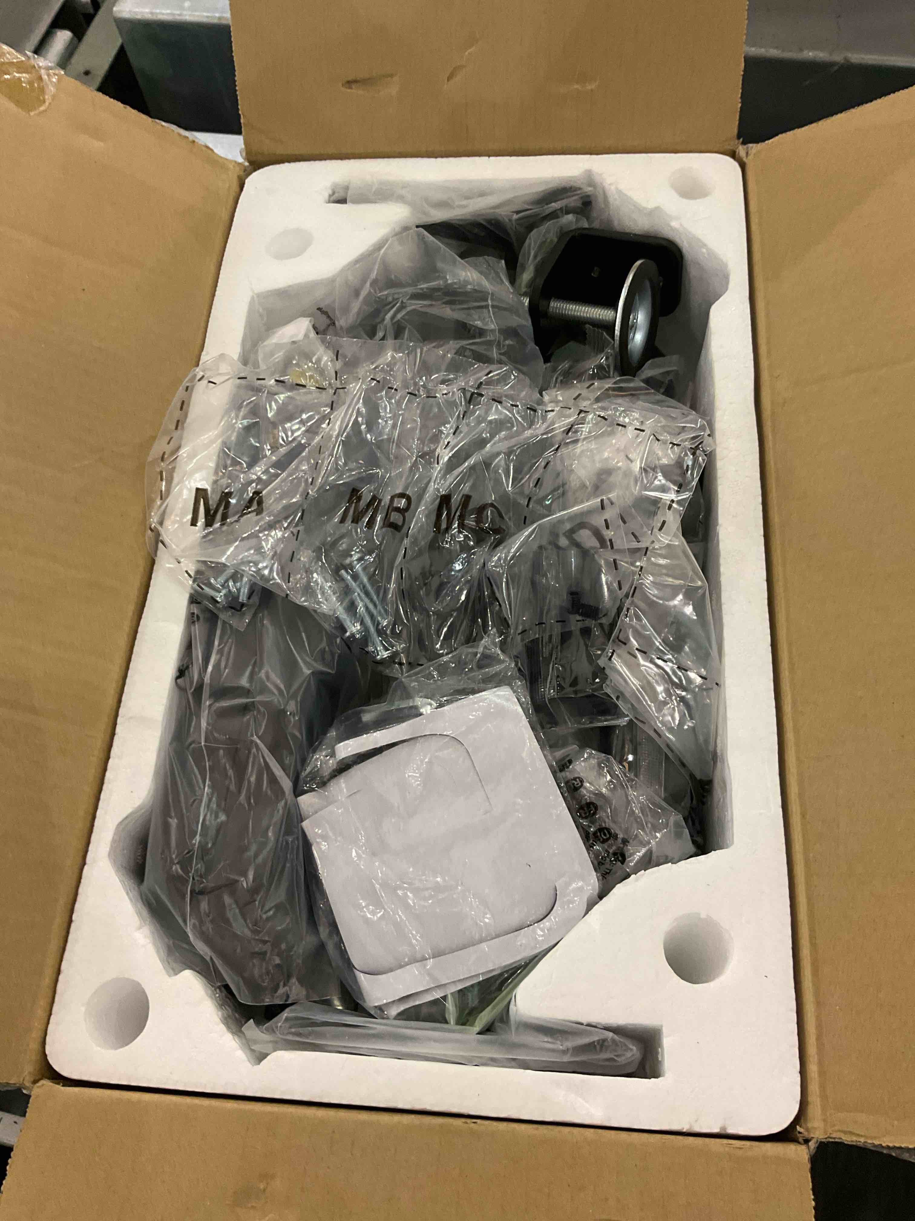 https://s3.amazonaws.com/lotting-images-prod/BargainHunt/EXS01342404_1712767592753.jpeg