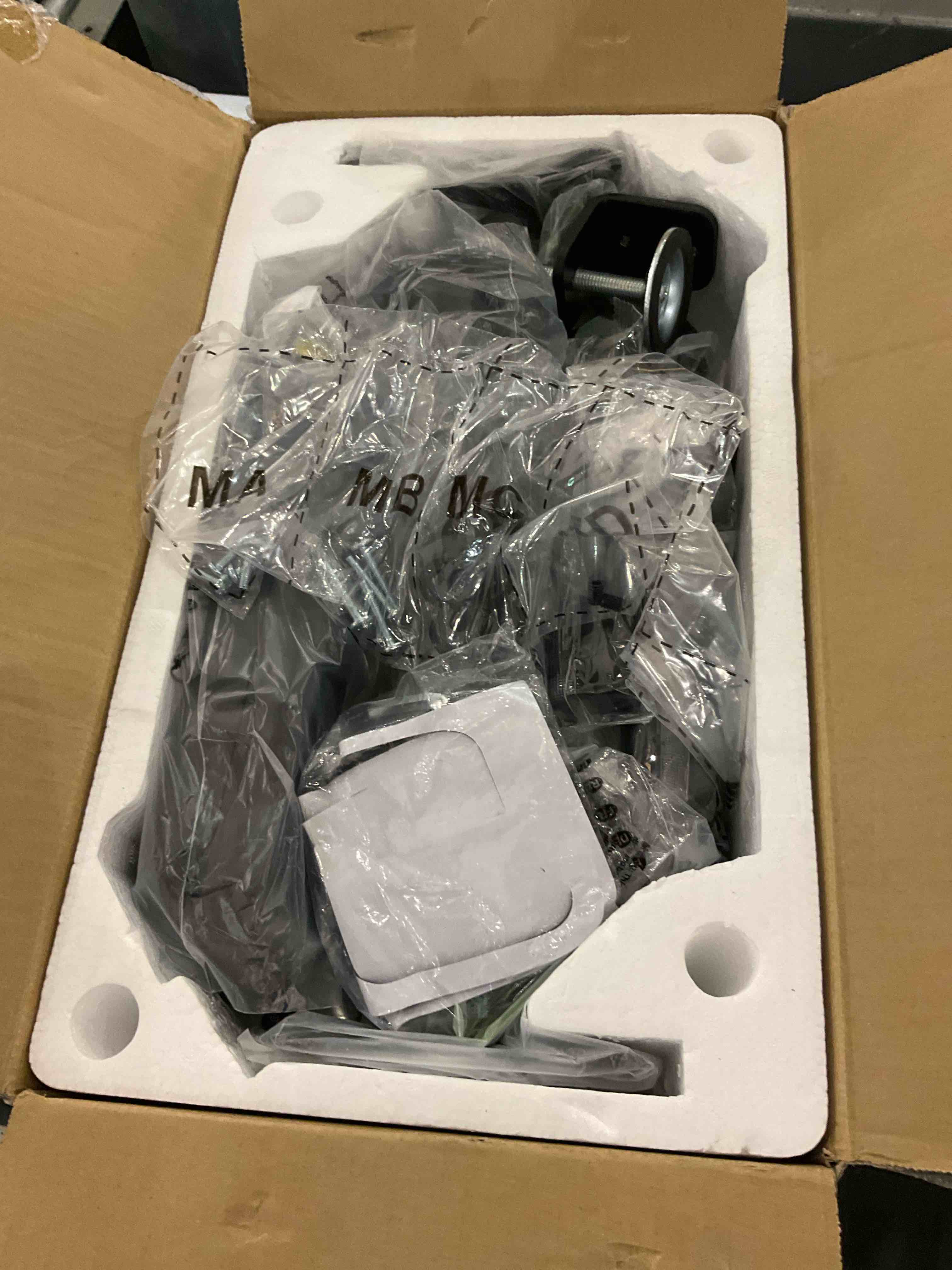 https://s3.amazonaws.com/lotting-images-prod/BargainHunt/EXS01342404_1712767593822.jpeg