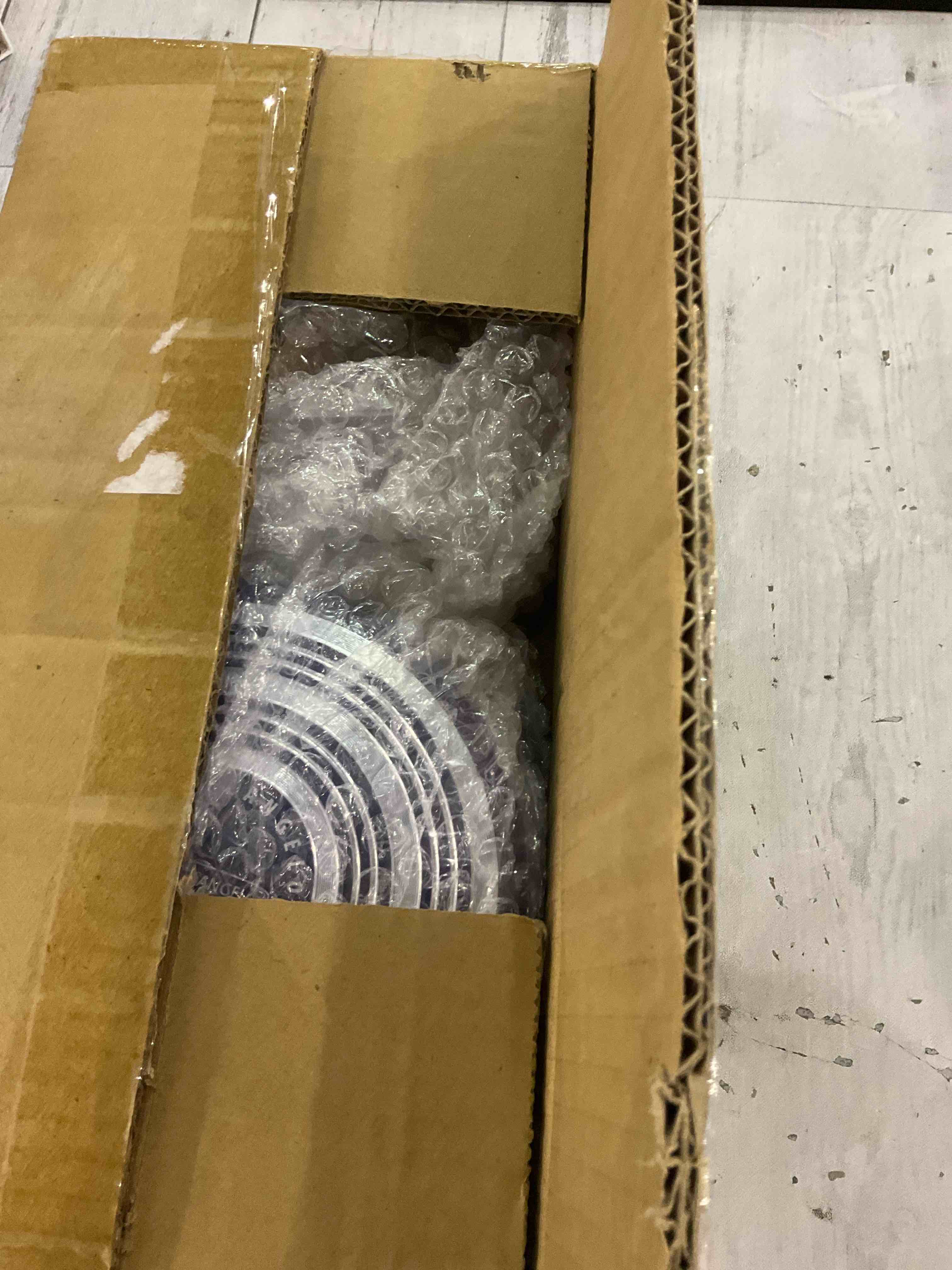 https://s3.amazonaws.com/lotting-images-prod/BargainHunt/EXS01342552_1710850720281.jpeg