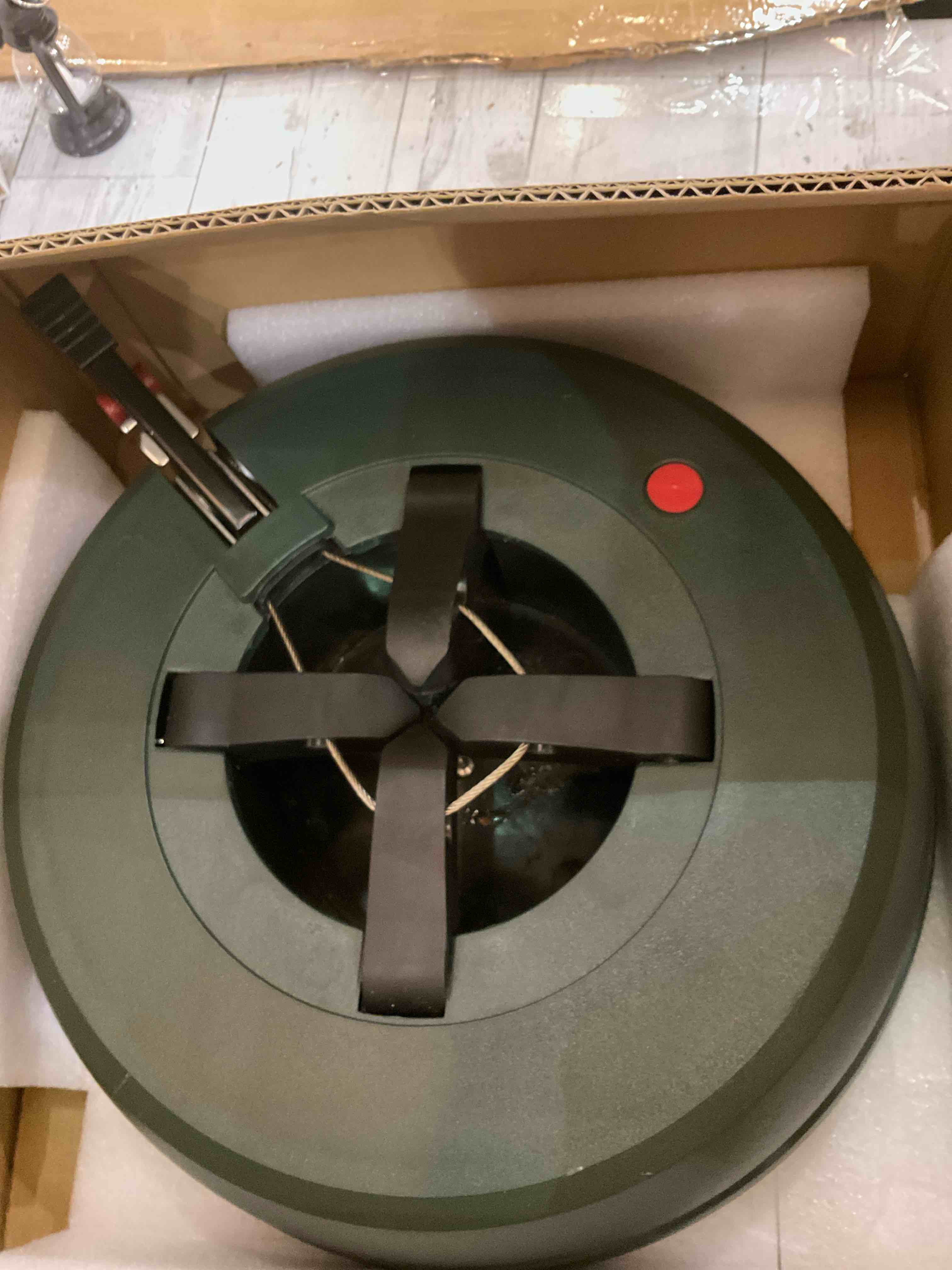 Blissun Christmas Tree Stand with Water Reservoir, Fast Clamp, Foot Pedal, Water Level Indicator, Fits up to 7FT Real and Artificial Trees