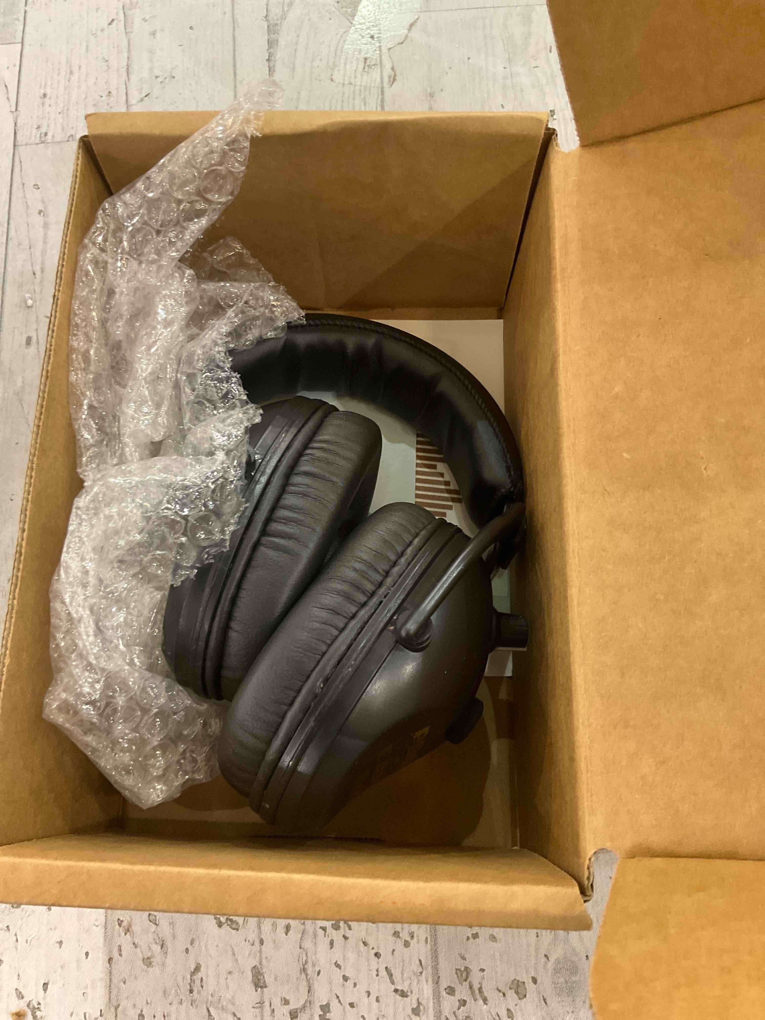 https://s3.amazonaws.com/lotting-images-prod/BargainHunt/EXS01342820_1711034809637.jpeg
