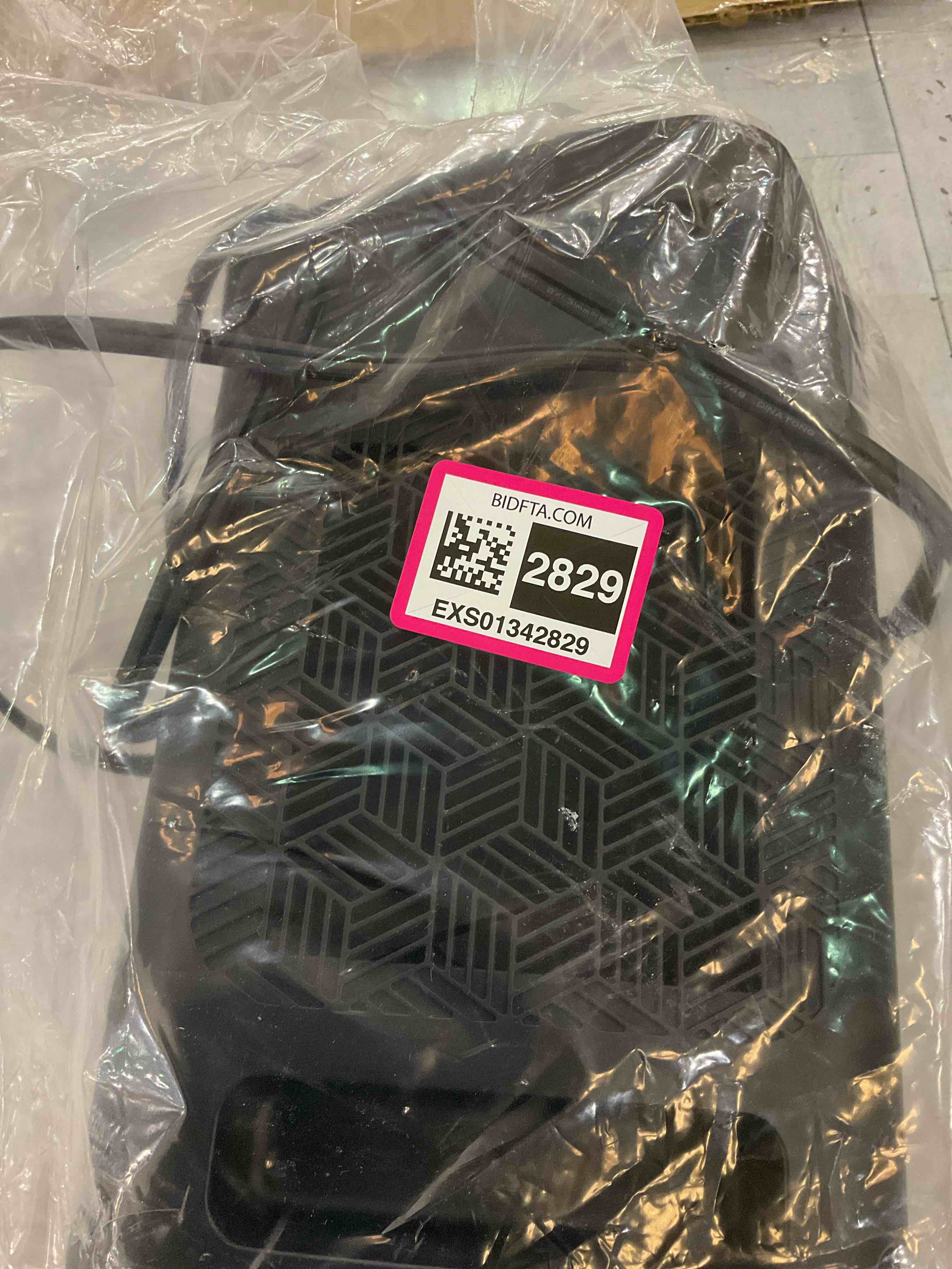 https://s3.amazonaws.com/lotting-images-prod/BargainHunt/EXS01342829_1711036150770.jpeg