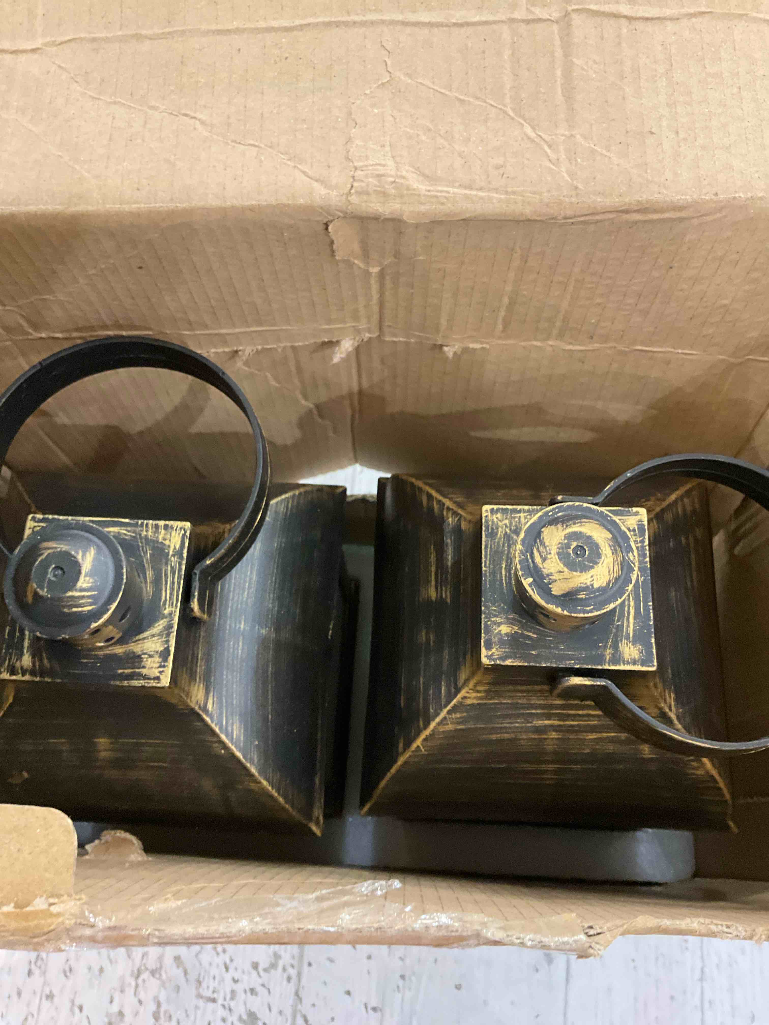 https://s3.amazonaws.com/lotting-images-prod/BargainHunt/EXS01342891_1711048030586.jpeg