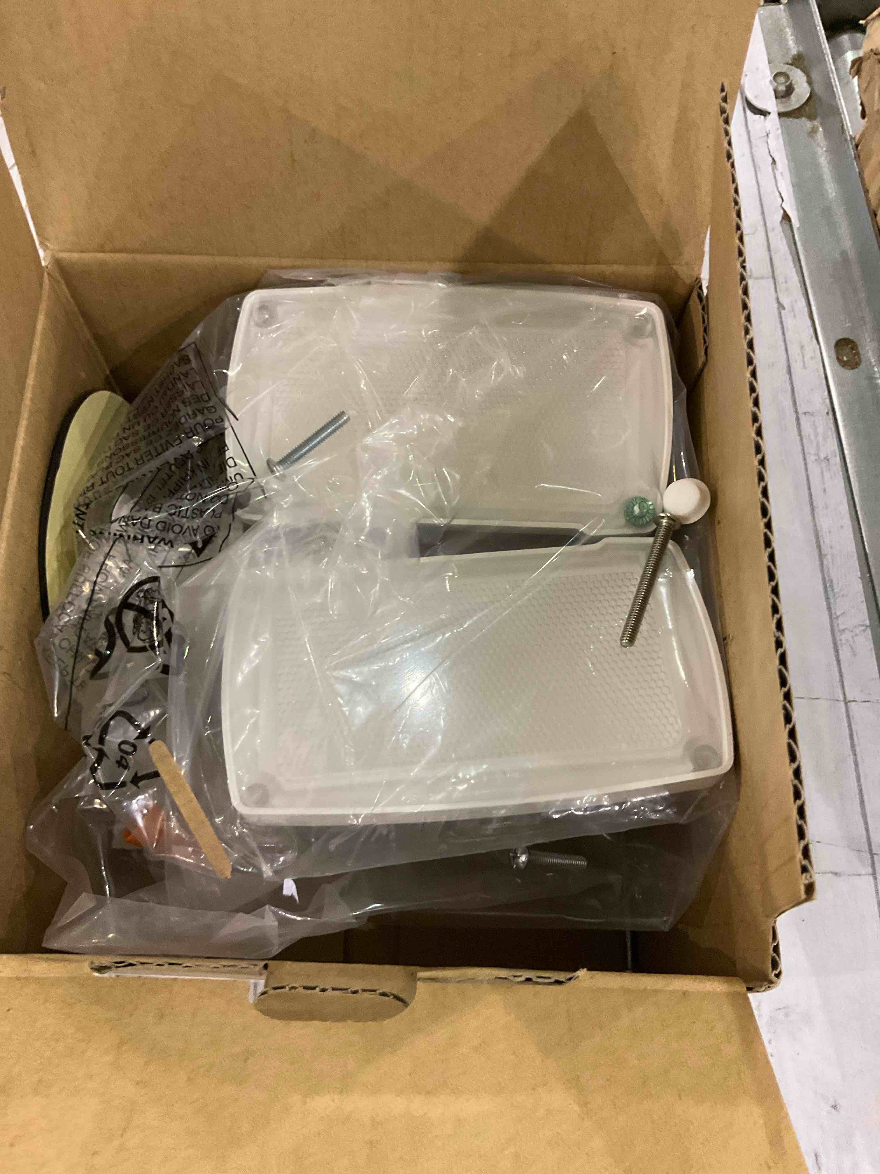 https://s3.amazonaws.com/lotting-images-prod/BargainHunt/EXS01342949_1711111275877.jpeg