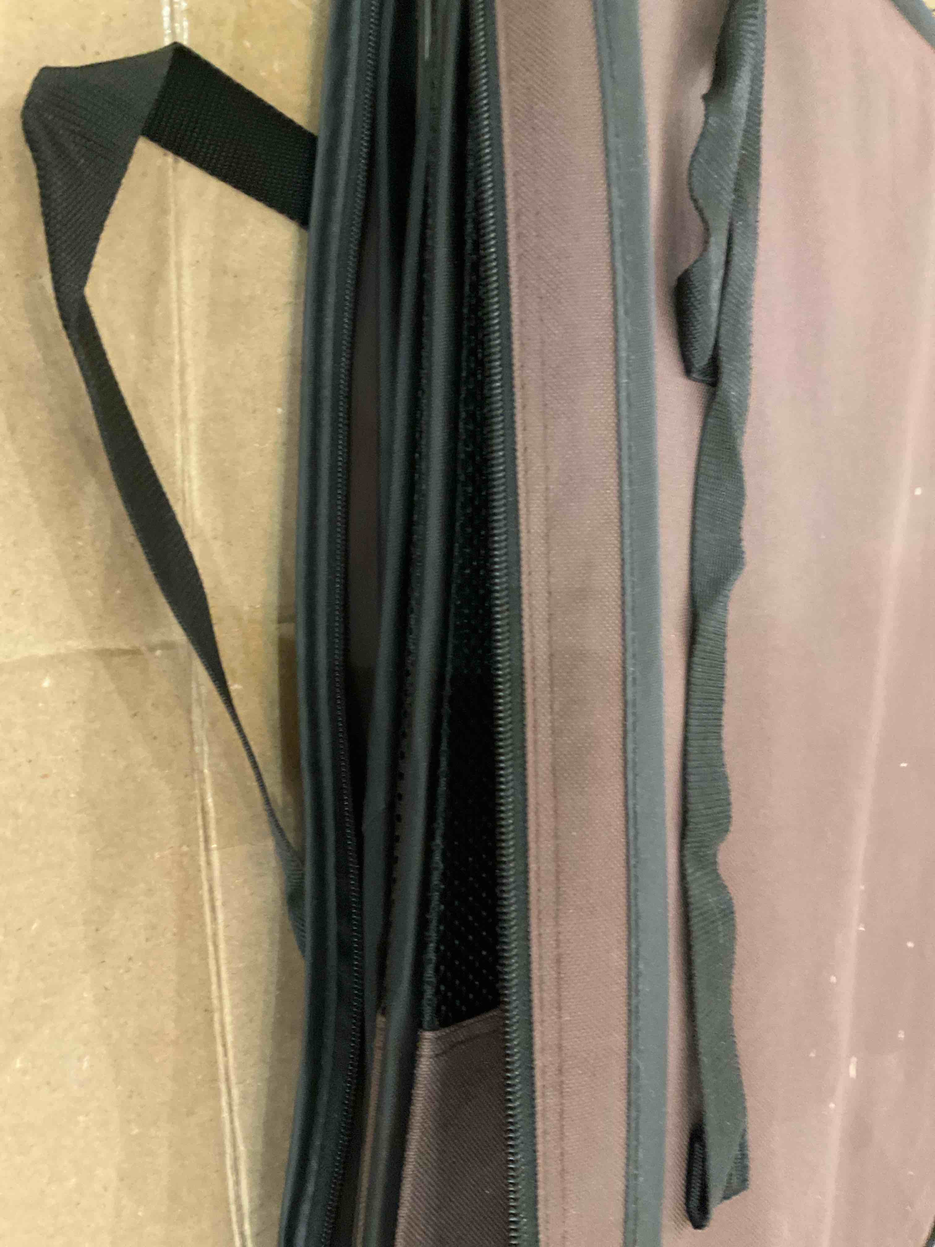 https://s3.amazonaws.com/lotting-images-prod/BargainHunt/EXS01343089_1709841552751.jpeg