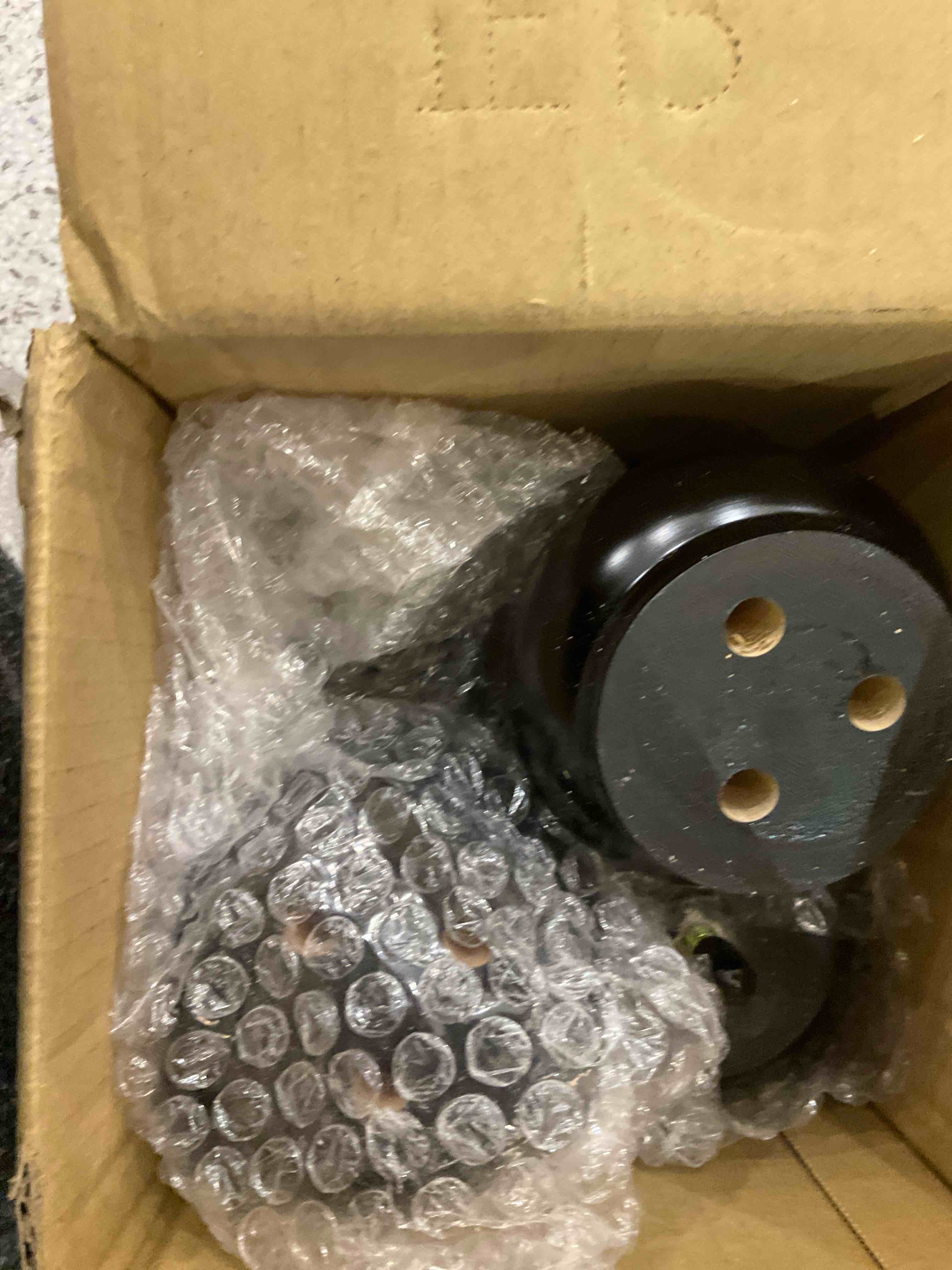https://s3.amazonaws.com/lotting-images-prod/BargainHunt/EXS01343157_1709920325805.jpeg