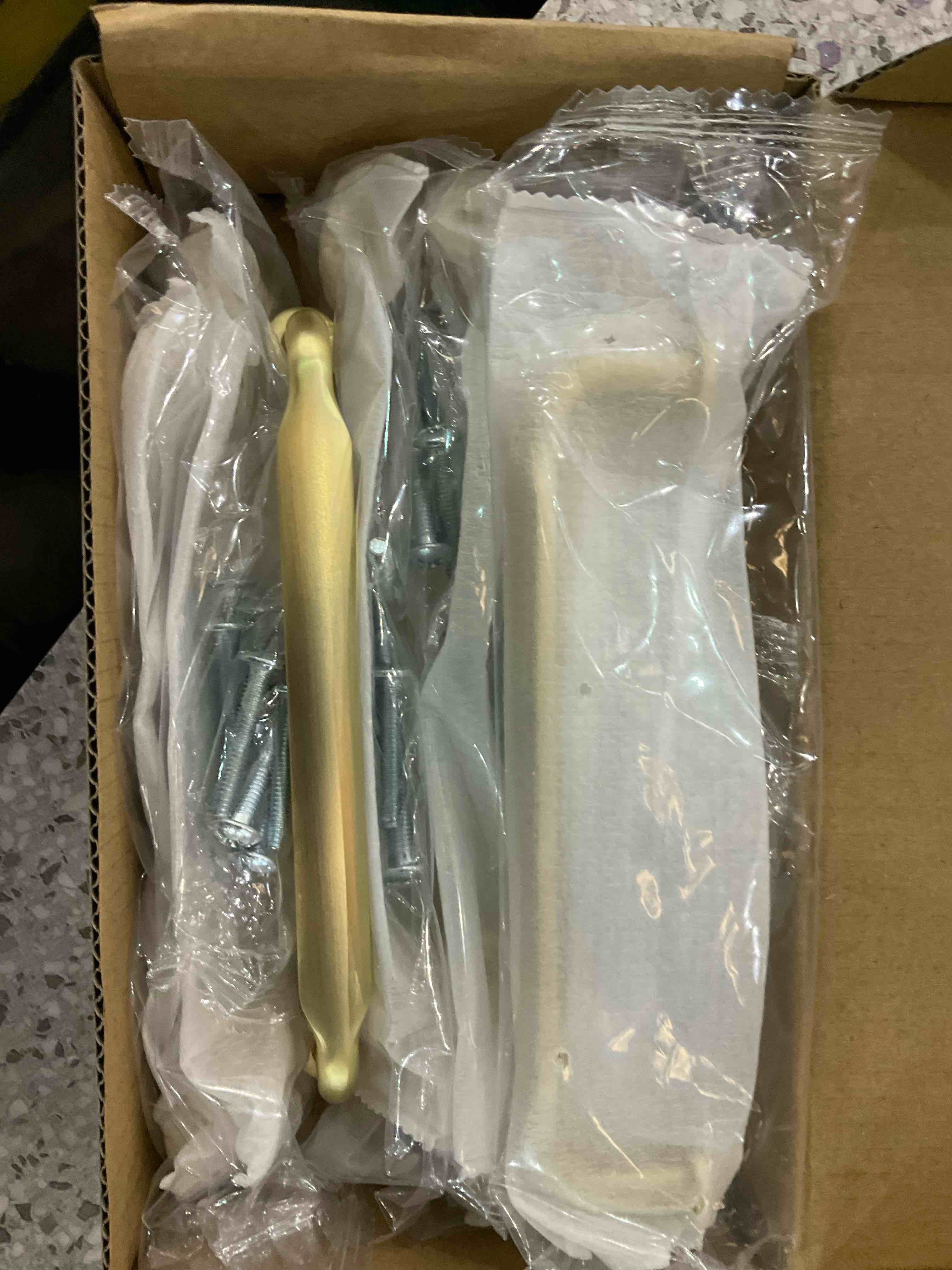 https://s3.amazonaws.com/lotting-images-prod/BargainHunt/EXS01343177_1709926135272.jpeg