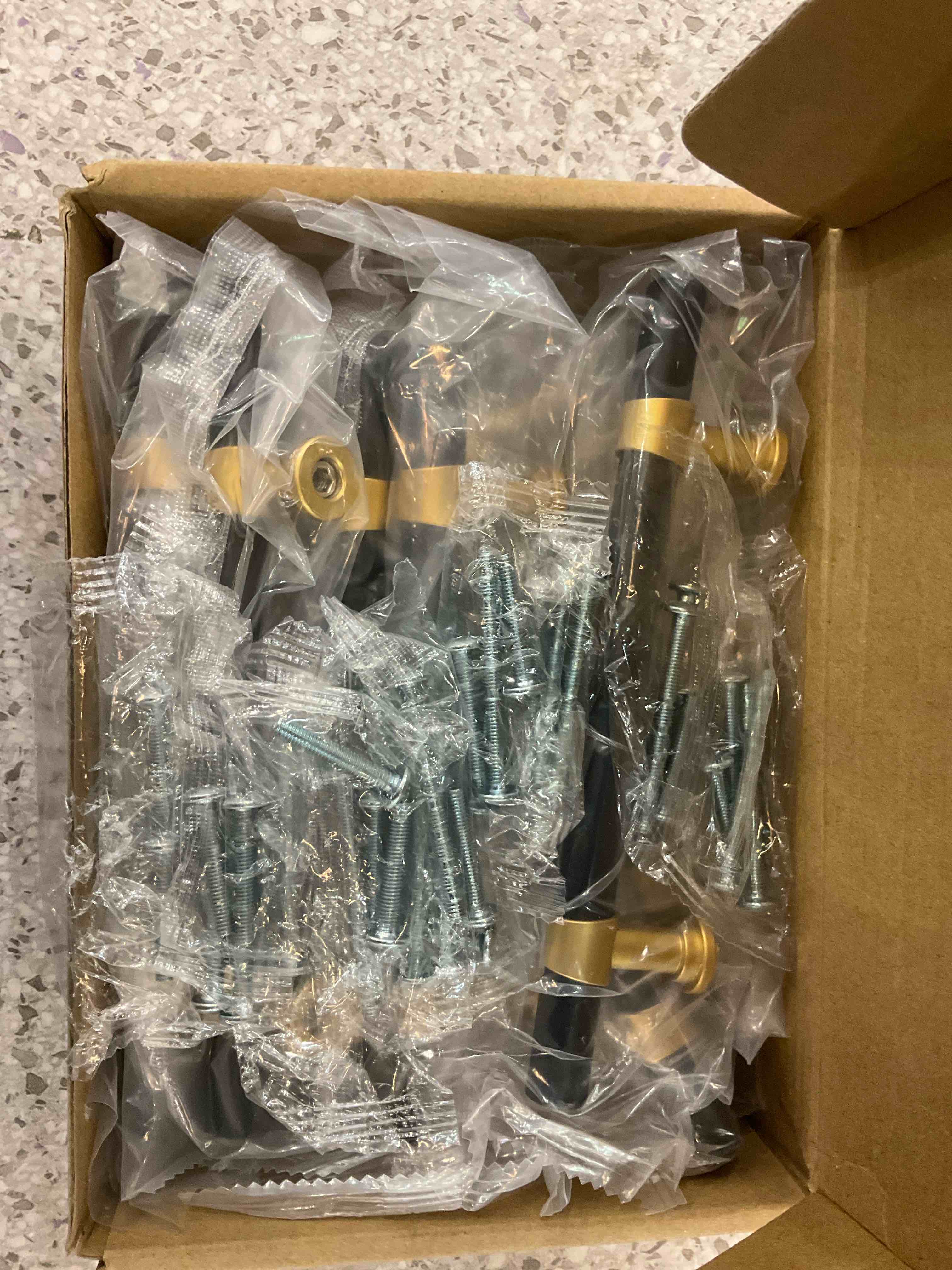 https://s3.amazonaws.com/lotting-images-prod/BargainHunt/EXS01343287_1710178813077.jpeg