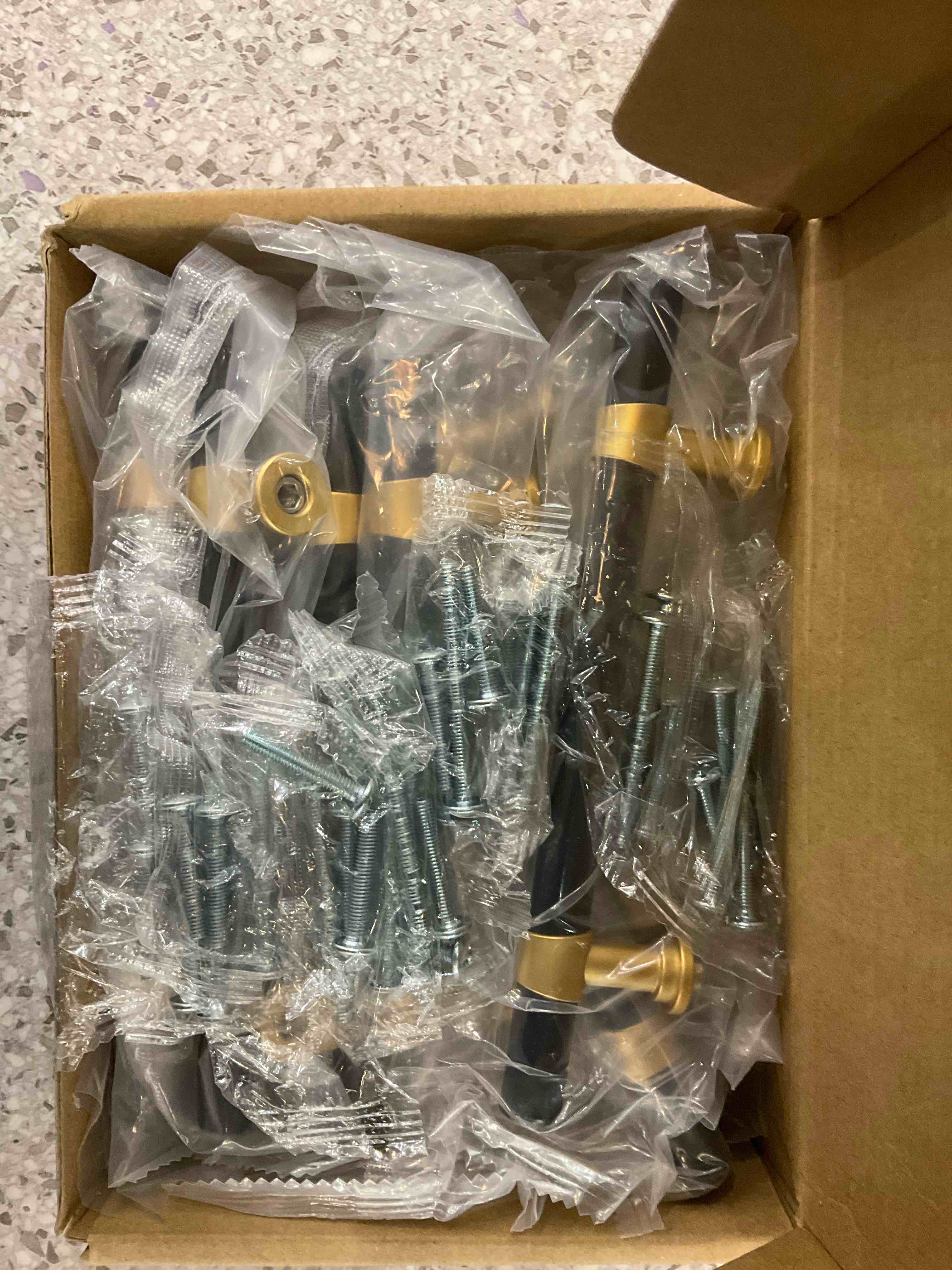 https://s3.amazonaws.com/lotting-images-prod/BargainHunt/EXS01343287_1710178814165.jpeg
