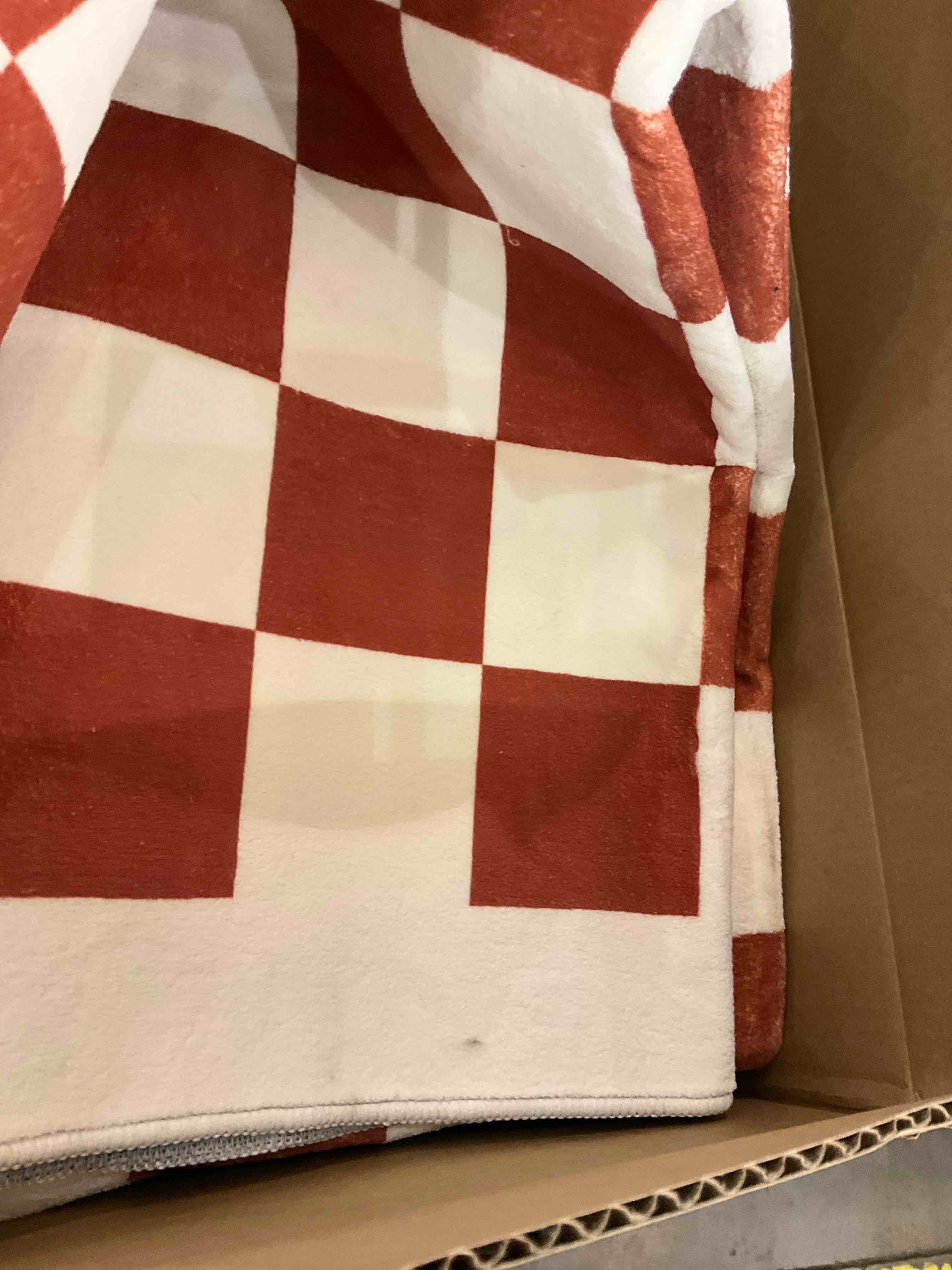 https://s3.amazonaws.com/lotting-images-prod/BargainHunt/EXS01343362_1710254496599.jpeg