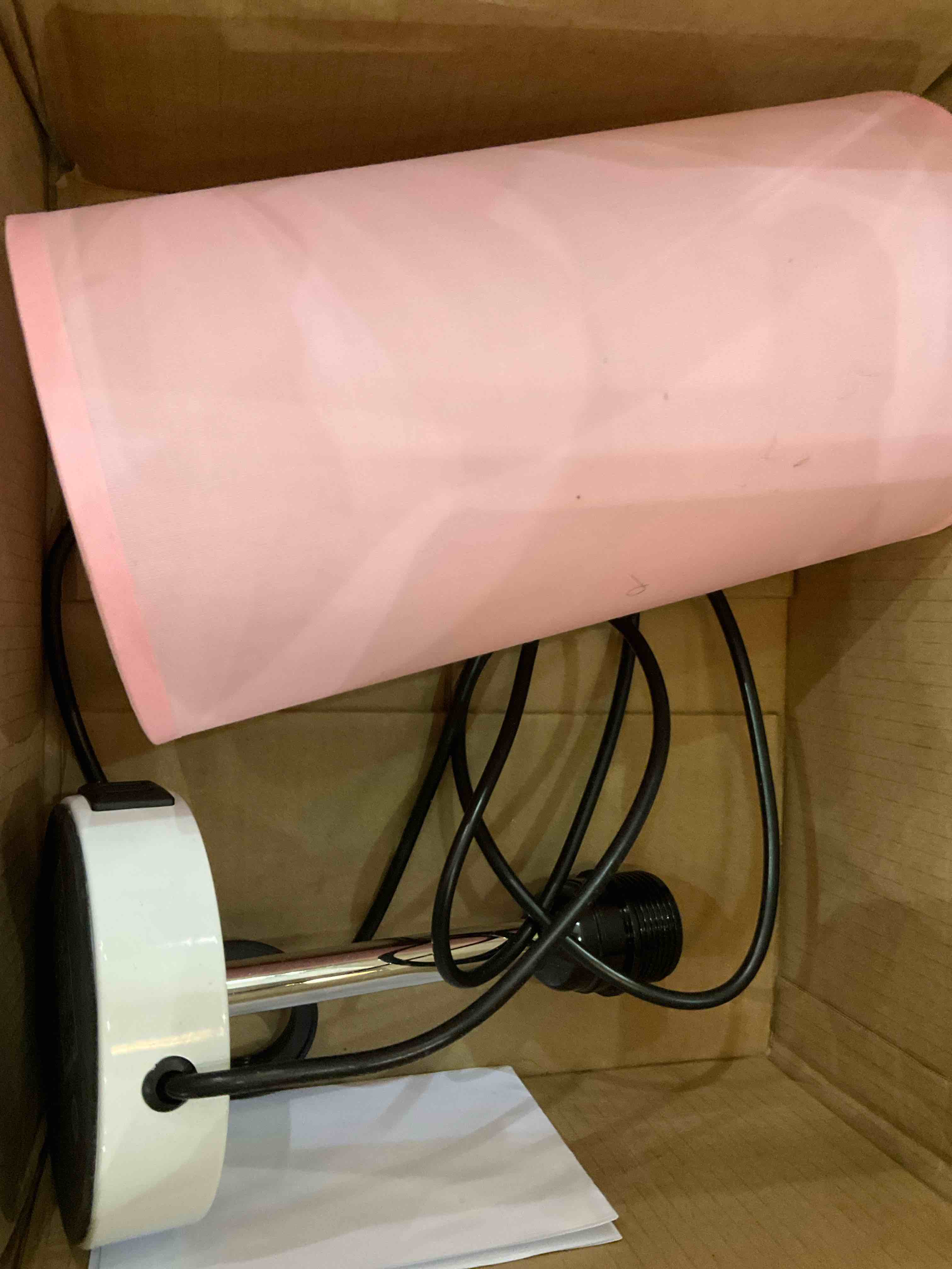 https://s3.amazonaws.com/lotting-images-prod/BargainHunt/EXS01343435_1710270227444.jpeg