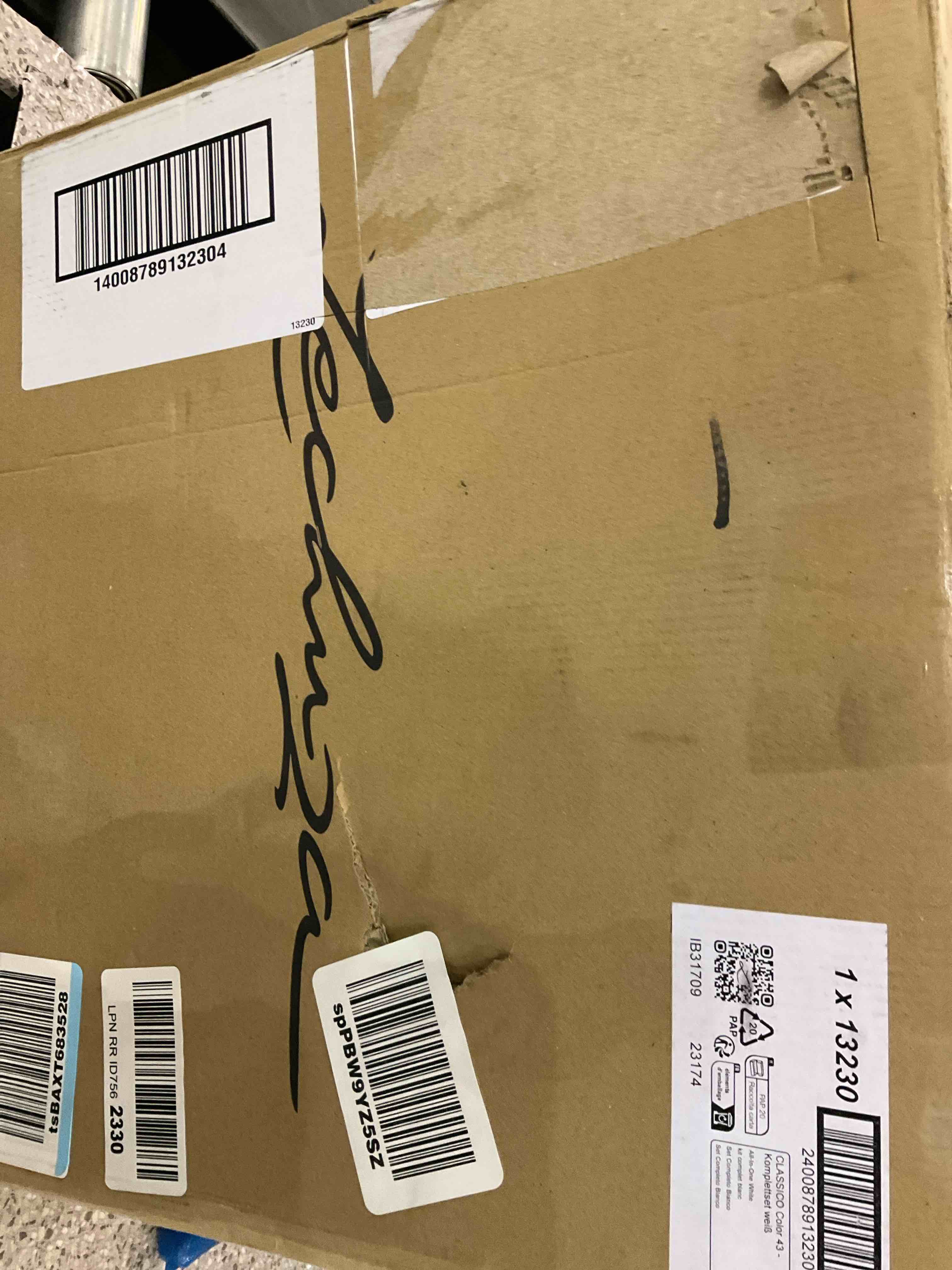 https://s3.amazonaws.com/lotting-images-prod/BargainHunt/EXS01343488_1710340667518.jpeg