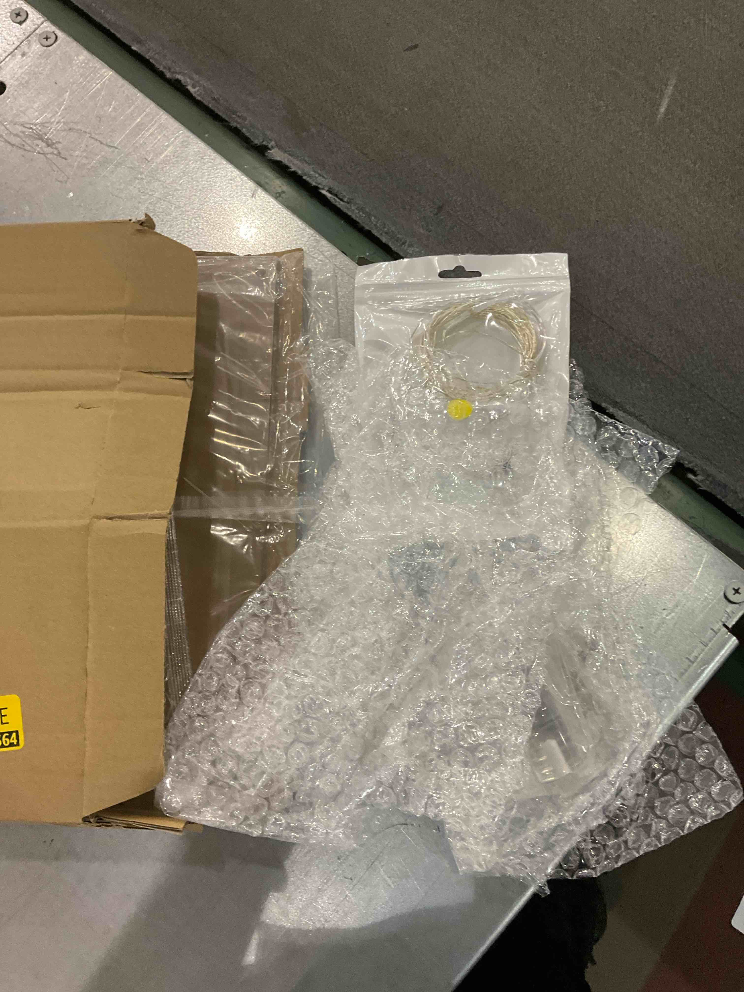 https://s3.amazonaws.com/lotting-images-prod/BargainHunt/EXS01343591_1710158008810.jpeg