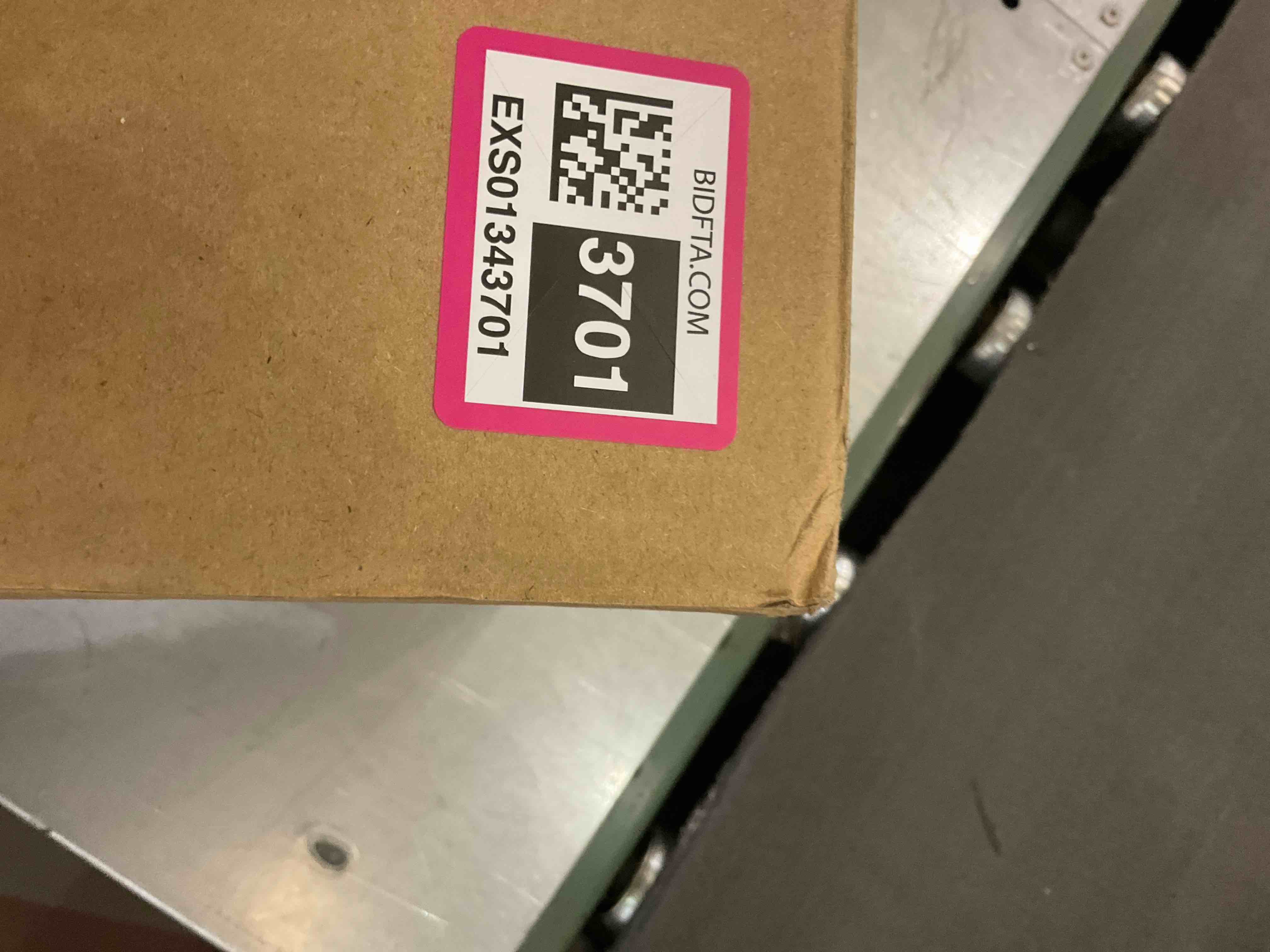 https://s3.amazonaws.com/lotting-images-prod/BargainHunt/EXS01343701_1710168101148.jpeg