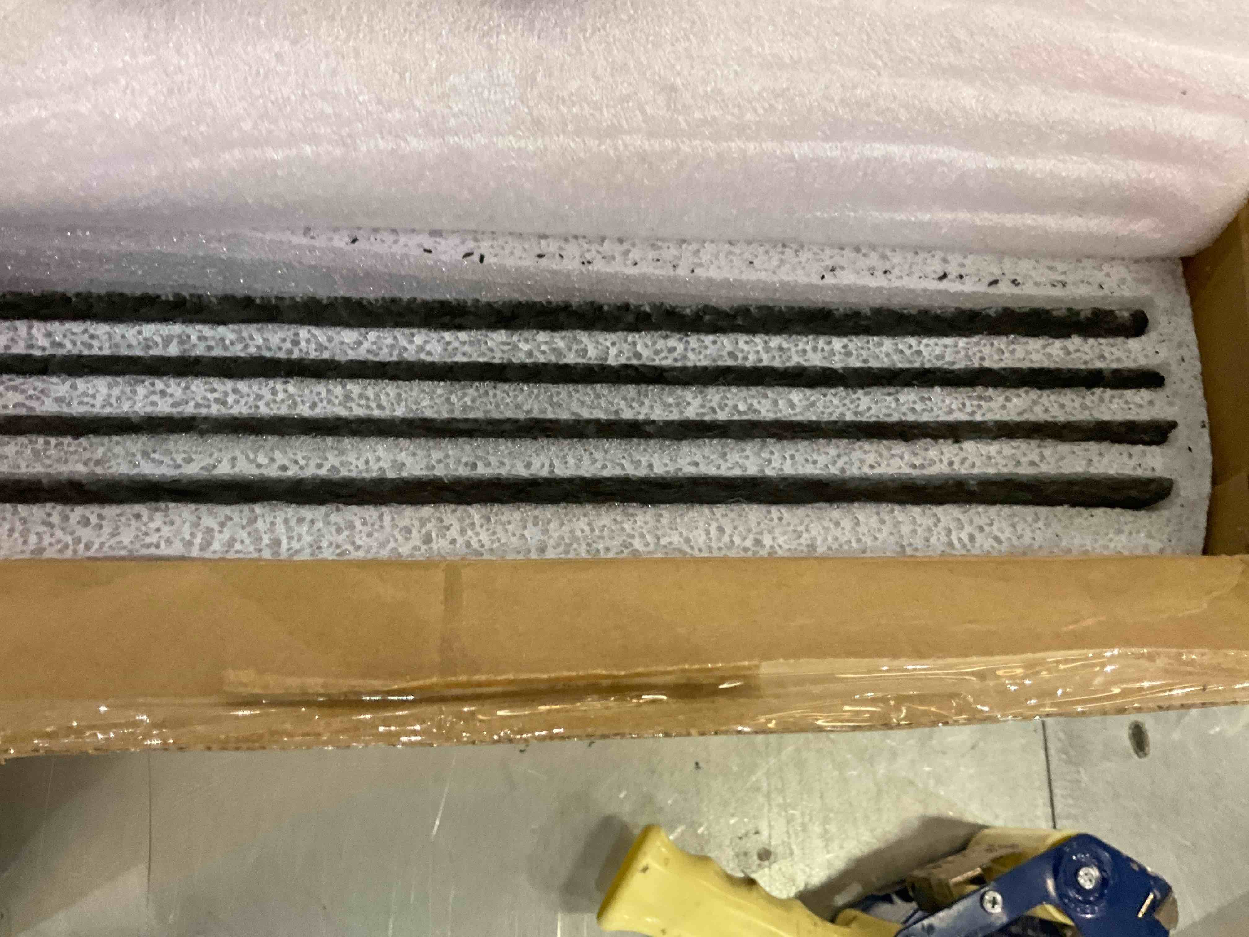 https://s3.amazonaws.com/lotting-images-prod/BargainHunt/EXS01343736_1710170576402.jpeg