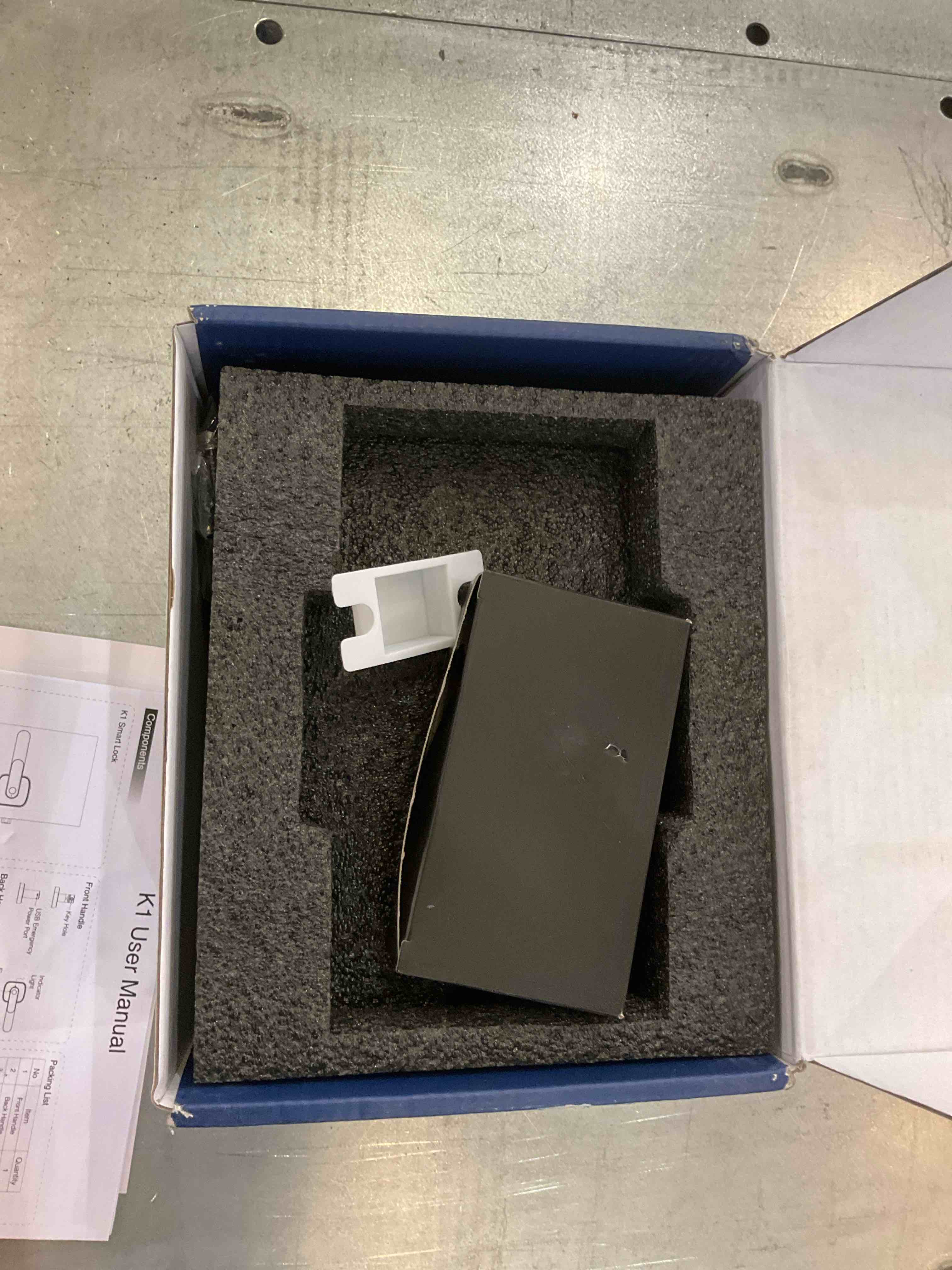 https://s3.amazonaws.com/lotting-images-prod/BargainHunt/EXS01343834_1710183198648.jpeg