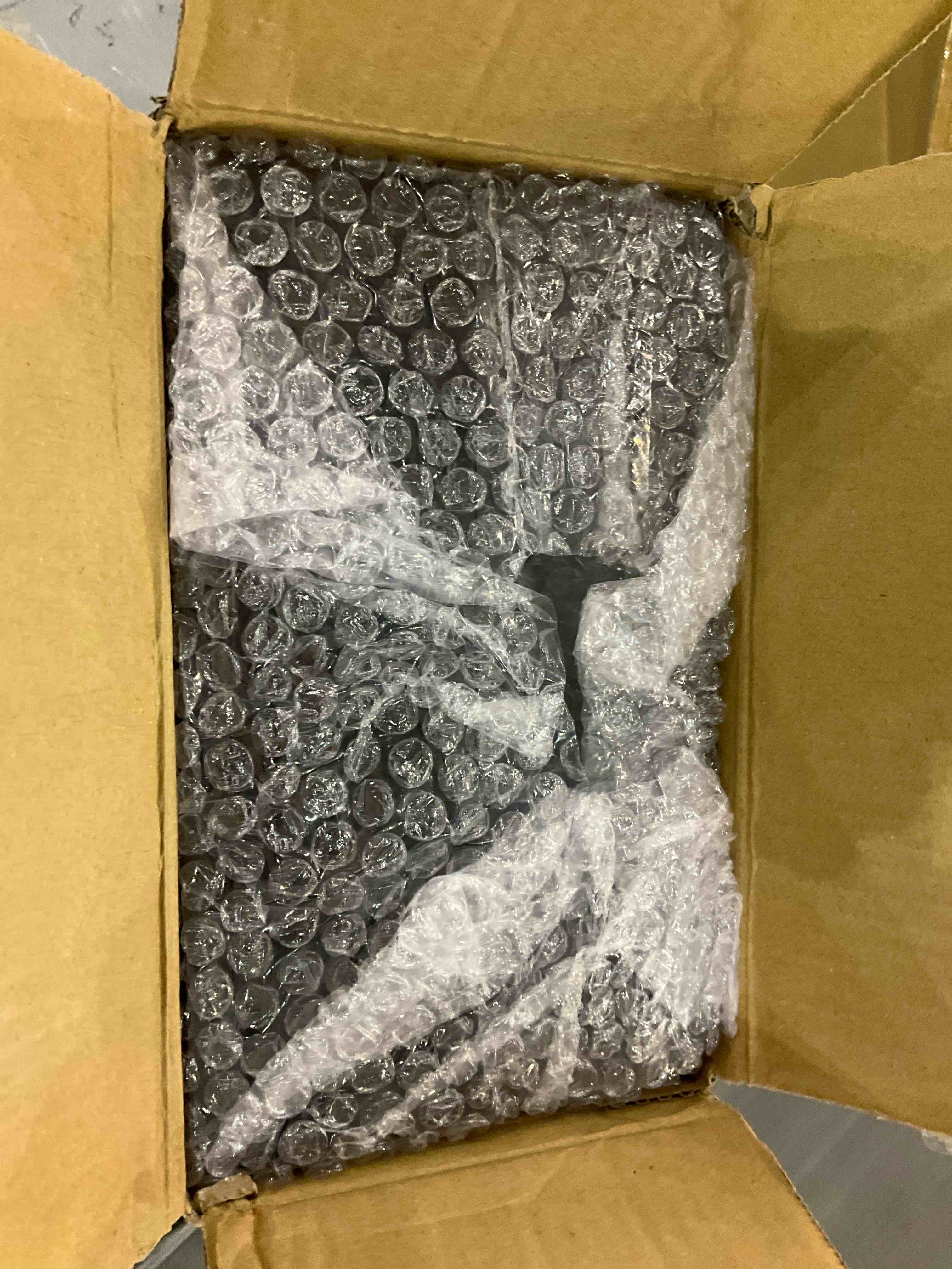 https://s3.amazonaws.com/lotting-images-prod/BargainHunt/EXS01343974_1710328437279.jpeg