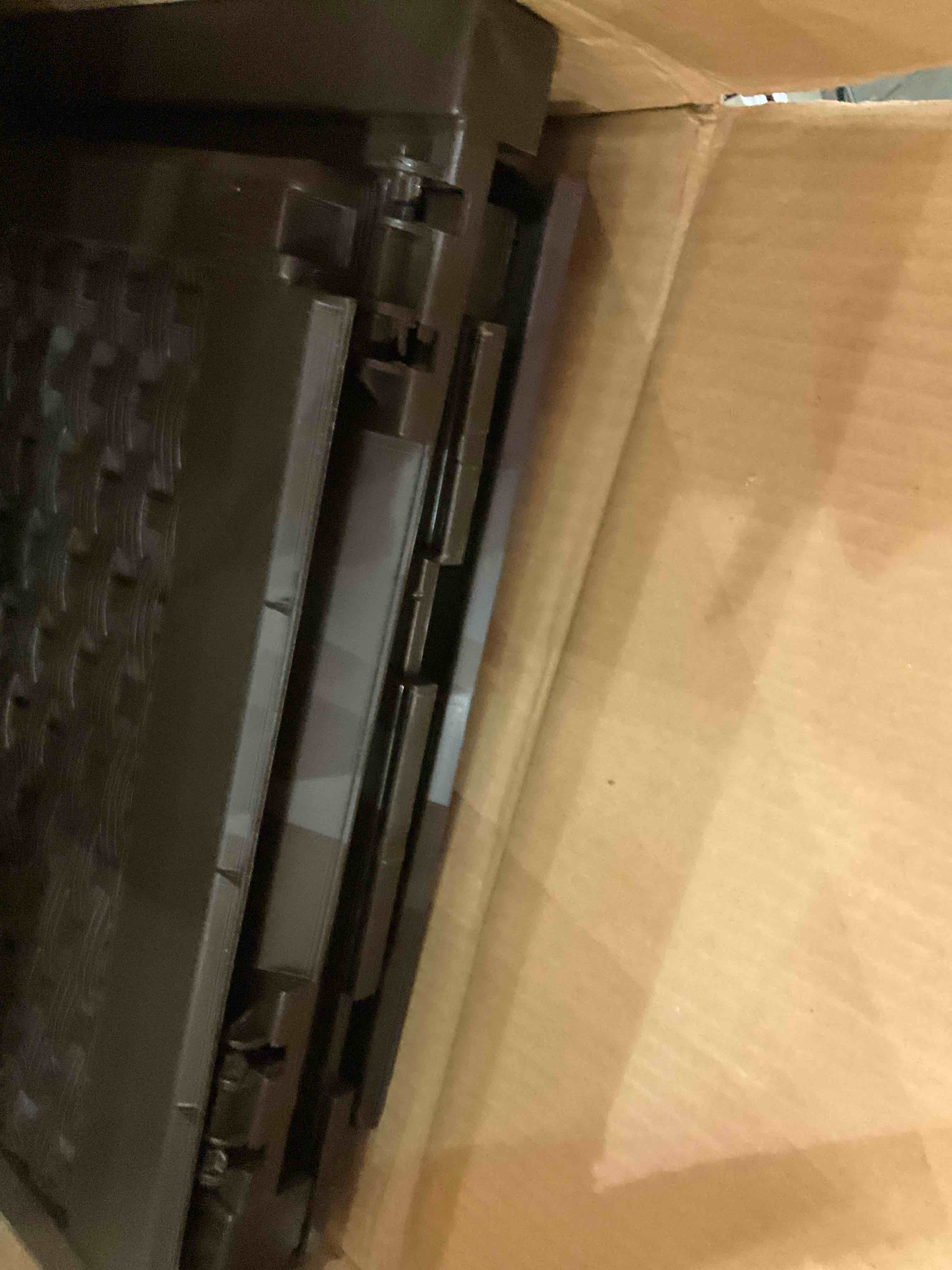 https://s3.amazonaws.com/lotting-images-prod/BargainHunt/EXS01344223_1711118907061.jpeg