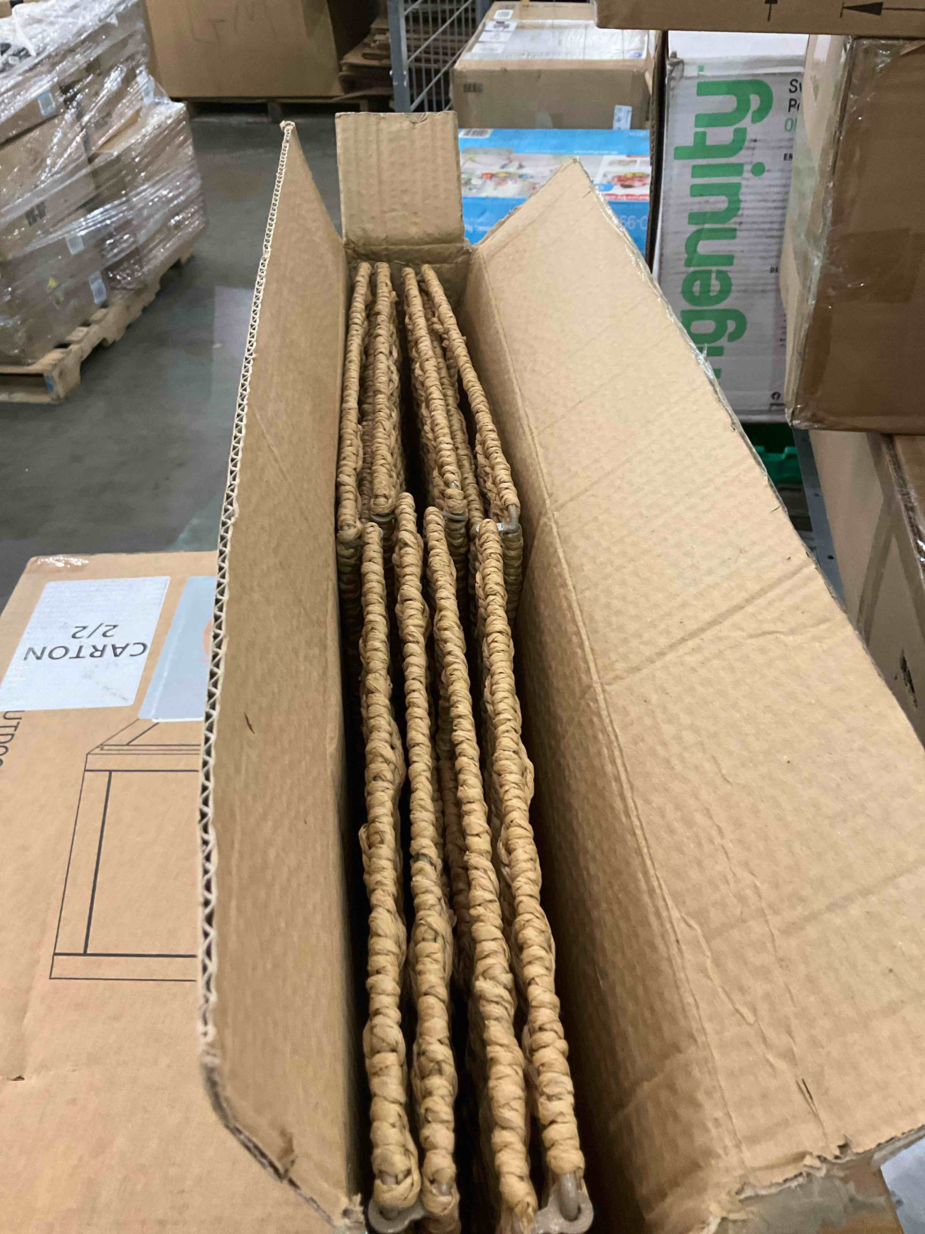 https://s3.amazonaws.com/lotting-images-prod/BargainHunt/EXS01344502_1711731493929.jpeg
