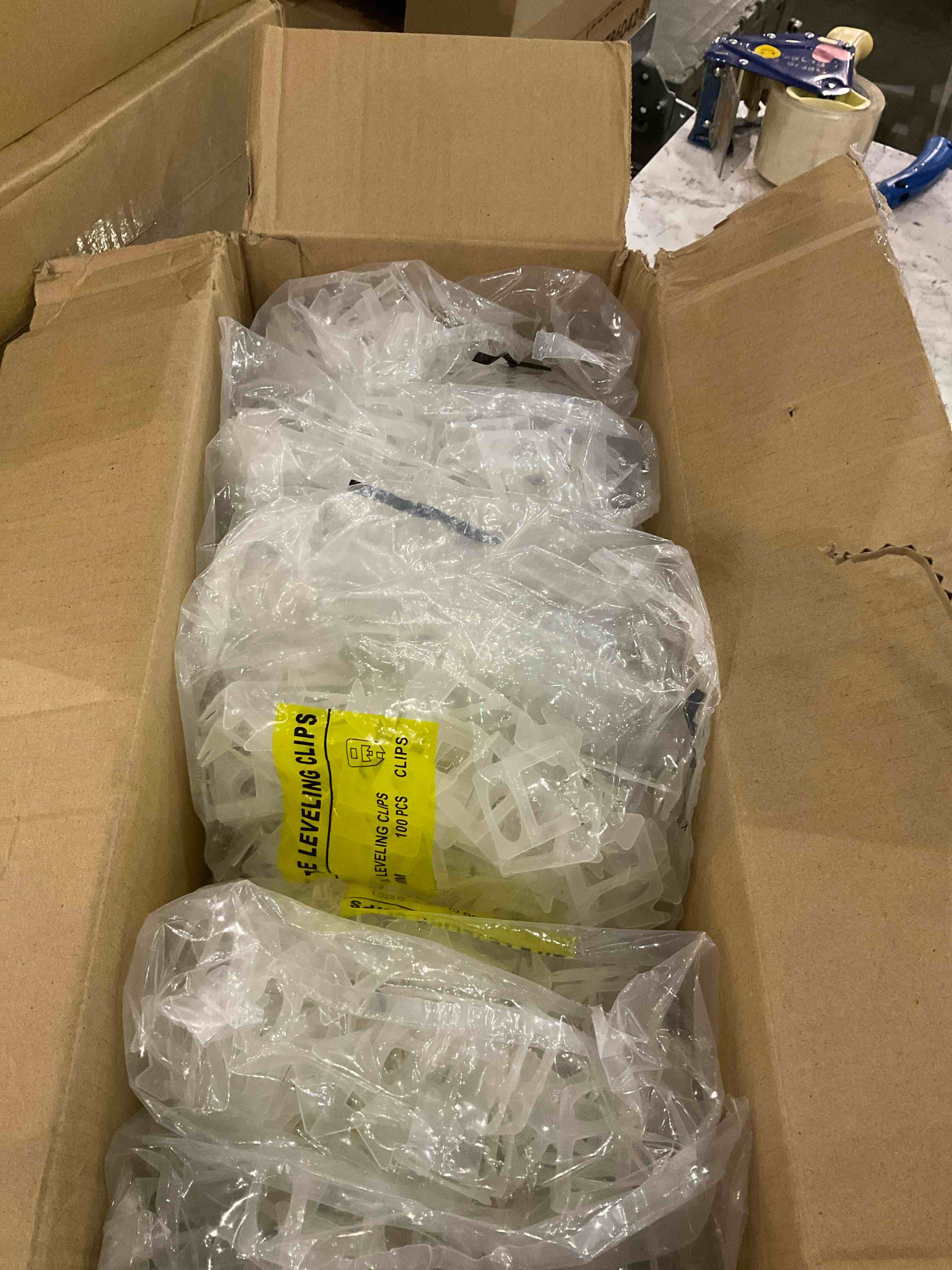 https://s3.amazonaws.com/lotting-images-prod/BargainHunt/EXS01344563_1711973256017.jpeg