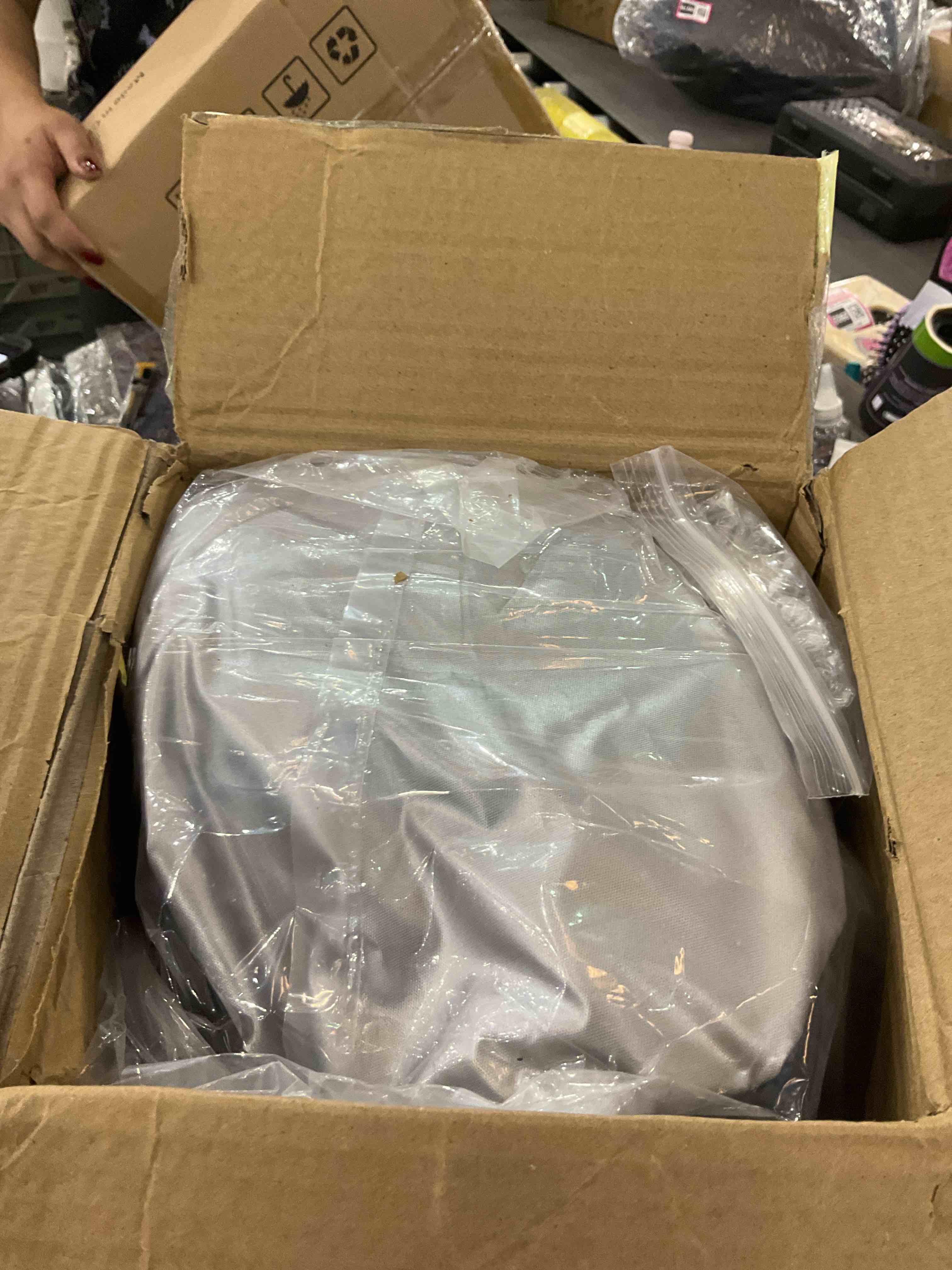 https://s3.amazonaws.com/lotting-images-prod/BargainHunt/EXS01344628_1711984170889.jpeg