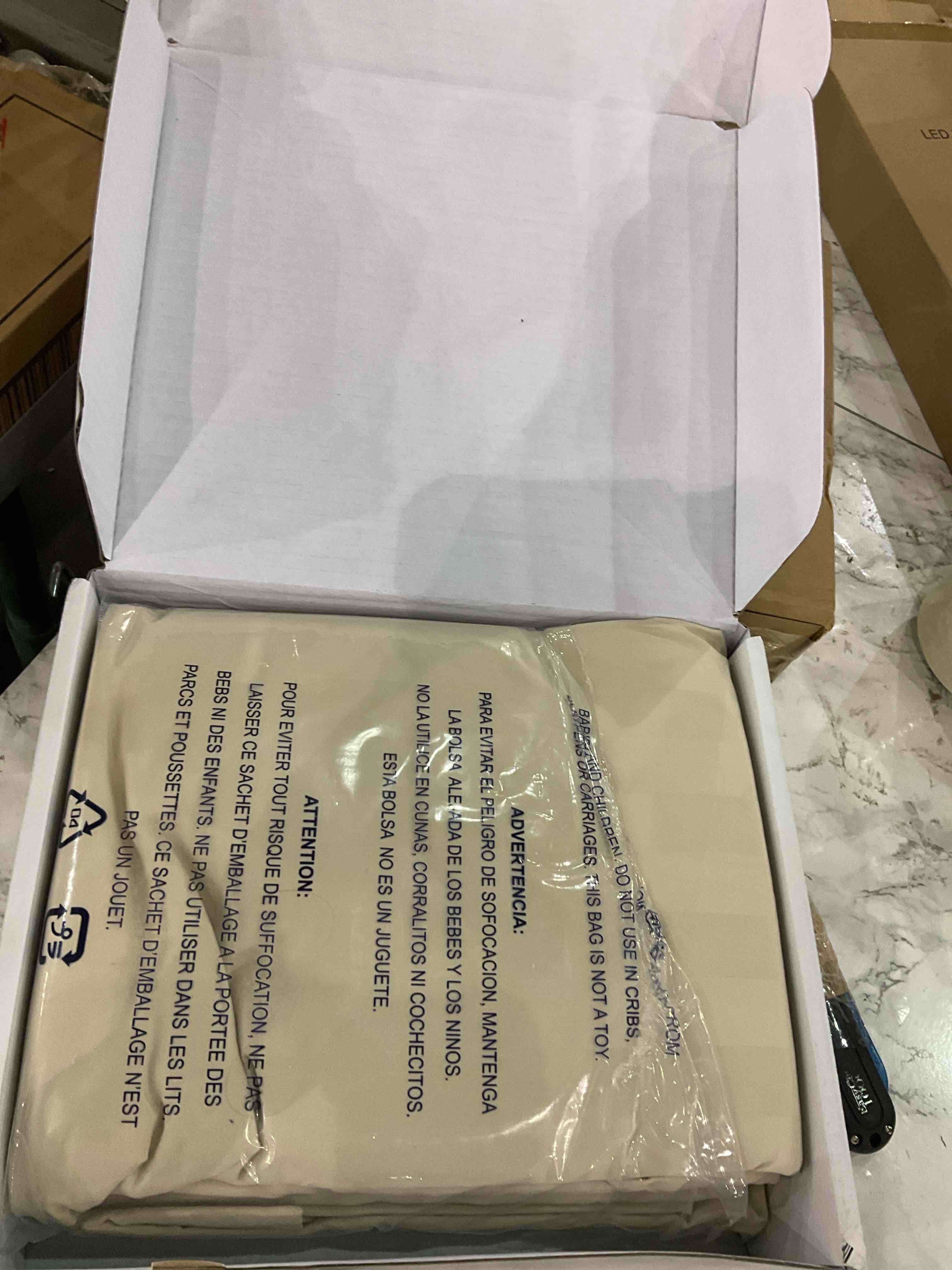 https://s3.amazonaws.com/lotting-images-prod/BargainHunt/EXS01344736_1712059837617.jpeg