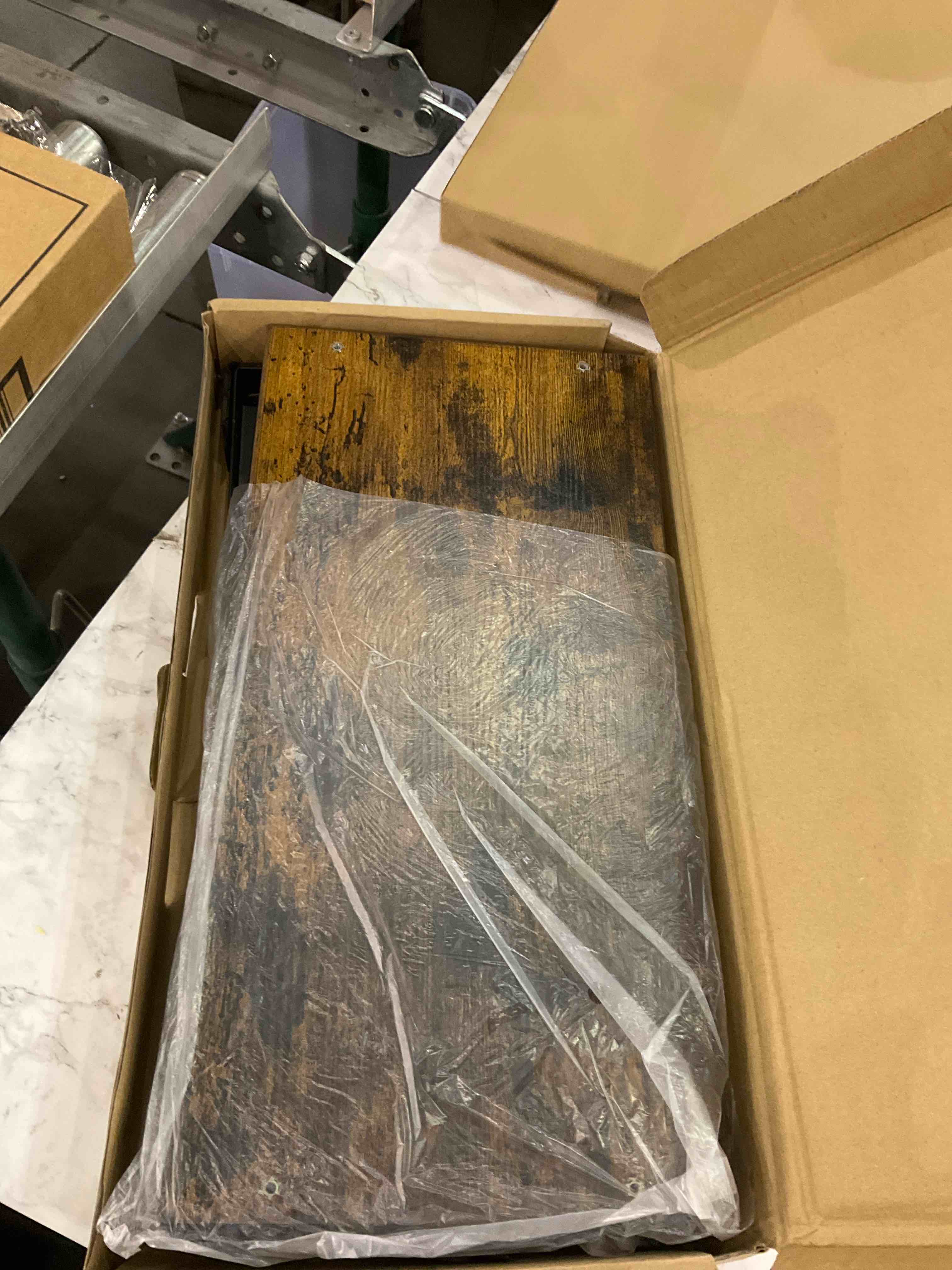 https://s3.amazonaws.com/lotting-images-prod/BargainHunt/EXS01344740_1712060532708.jpeg