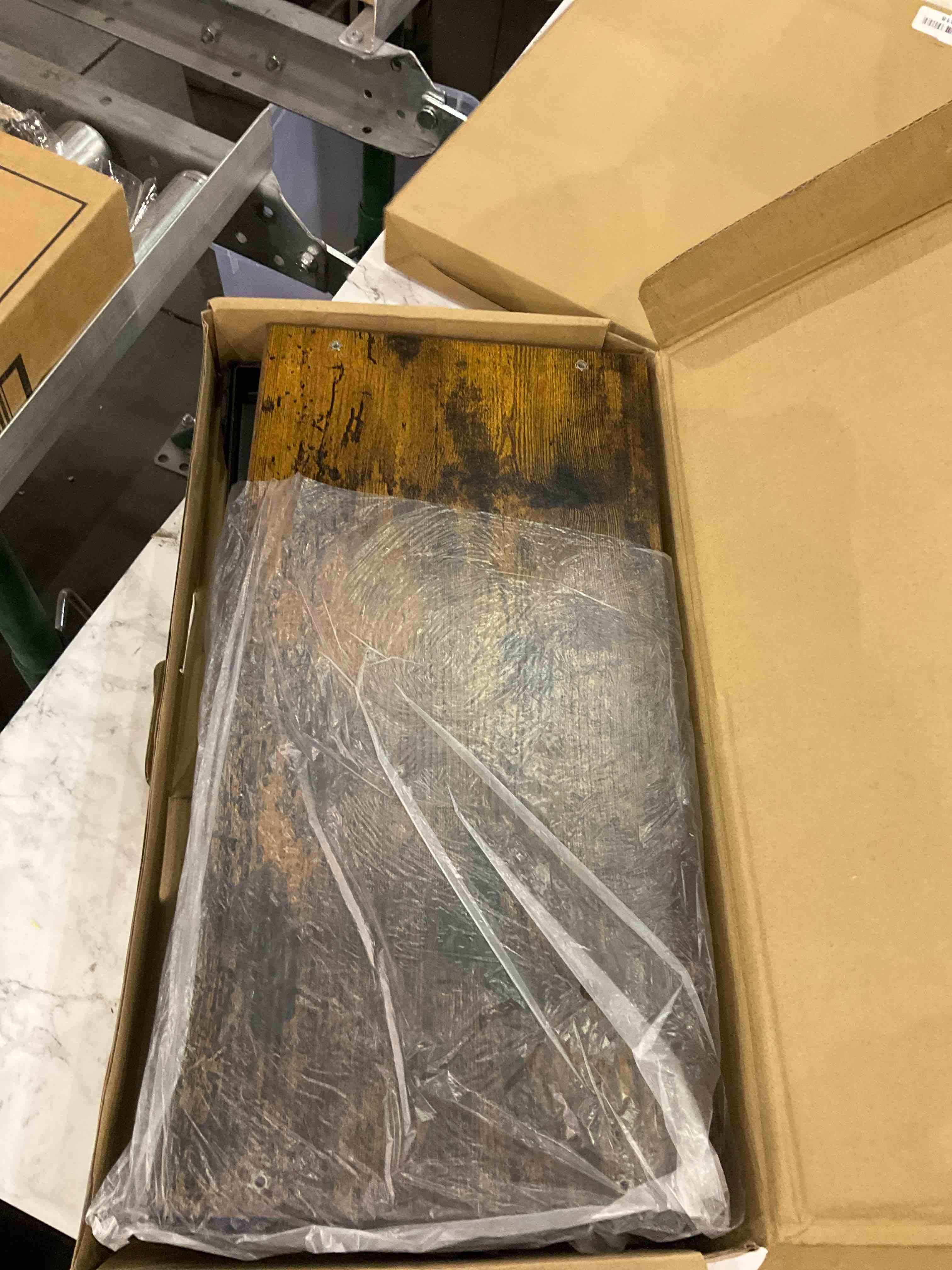 https://s3.amazonaws.com/lotting-images-prod/BargainHunt/EXS01344740_1712060533936.jpeg