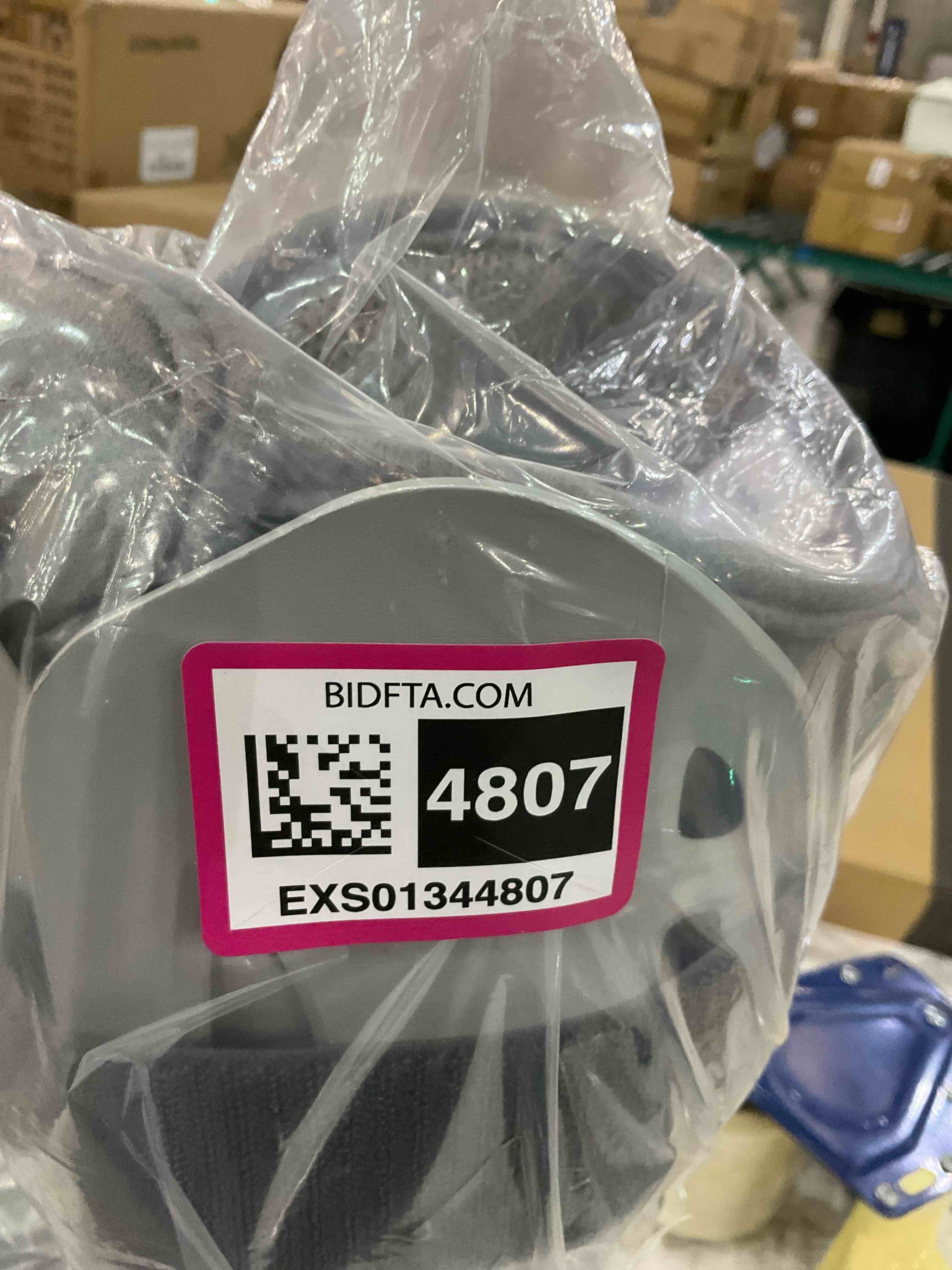 https://s3.amazonaws.com/lotting-images-prod/BargainHunt/EXS01344807_1712070496187.jpeg